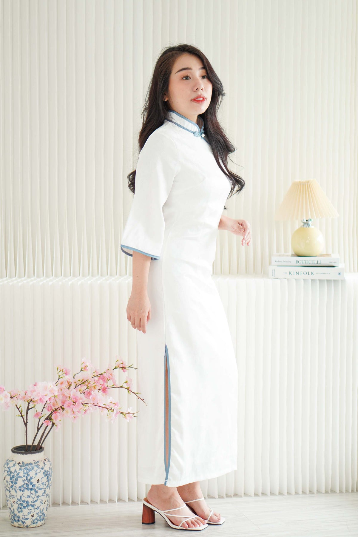 Ri Lan Mid Sleeves Maxi Cheongsam in White with Blue Lining
