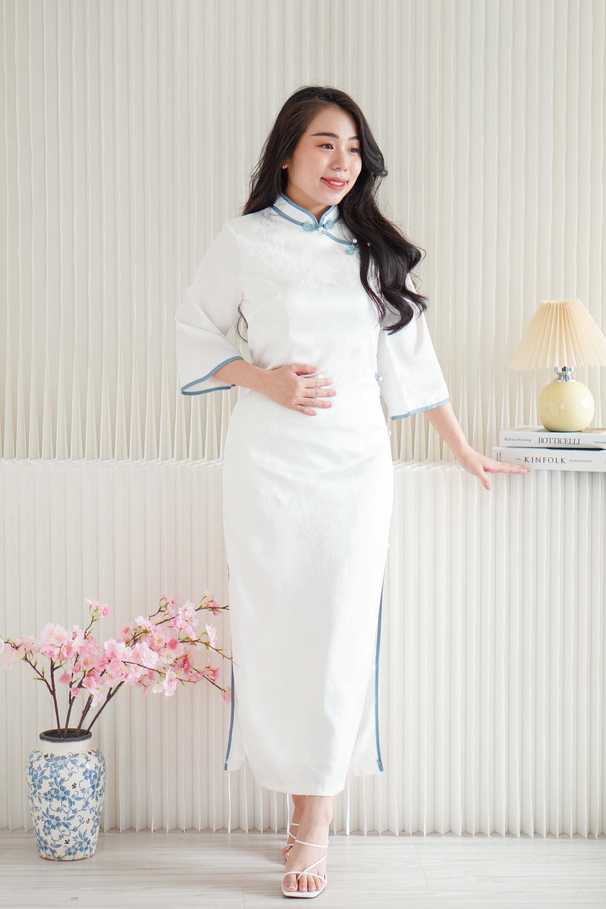 Ri Lan Mid Sleeves Maxi Cheongsam in White with Blue Lining