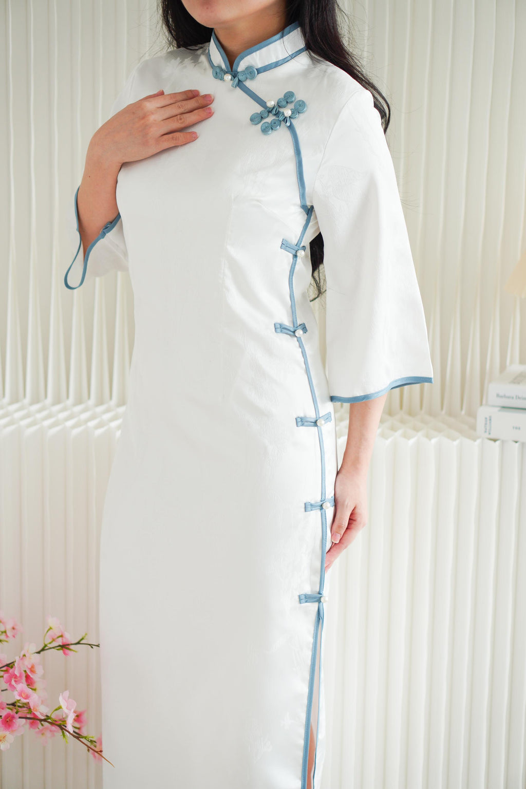 Ri Lan Mid Sleeves Maxi Cheongsam in White with Blue Lining