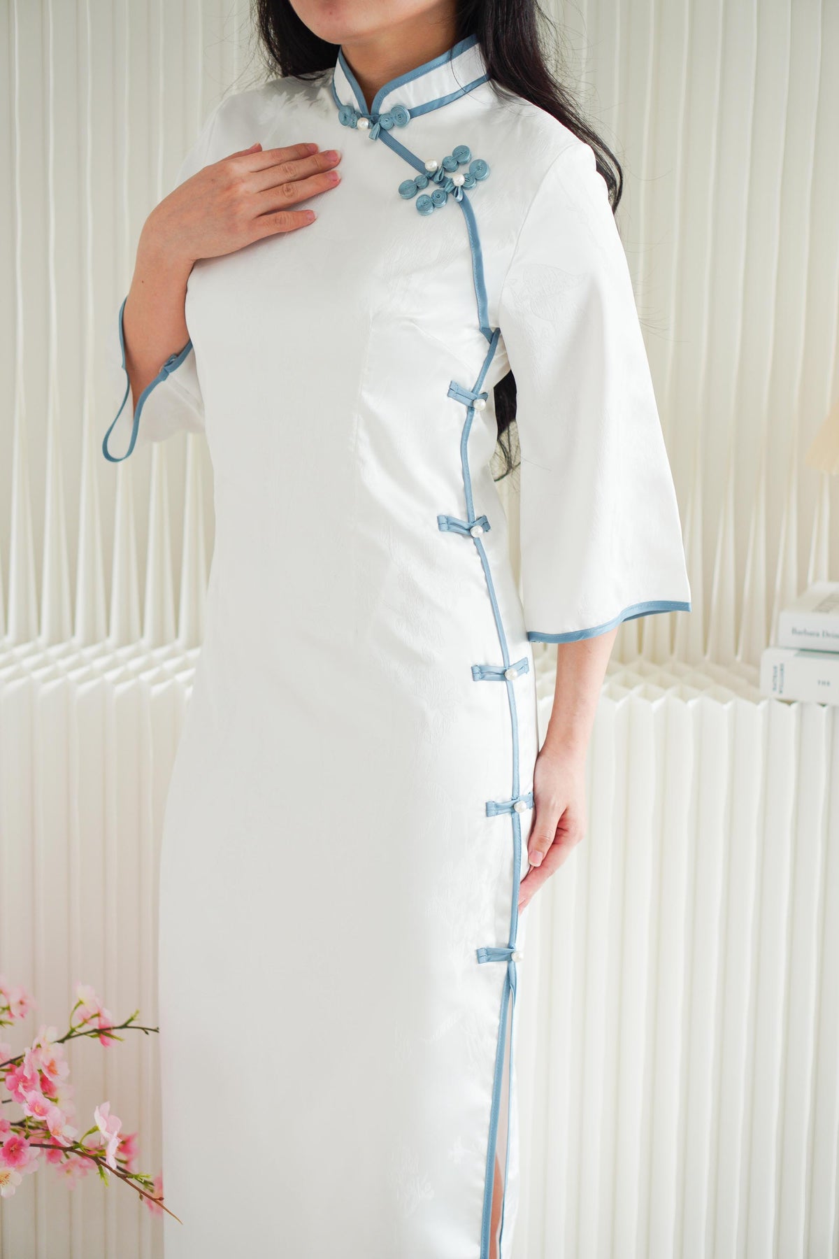 Ri Lan Mid Sleeves Maxi Cheongsam in White with Blue Lining