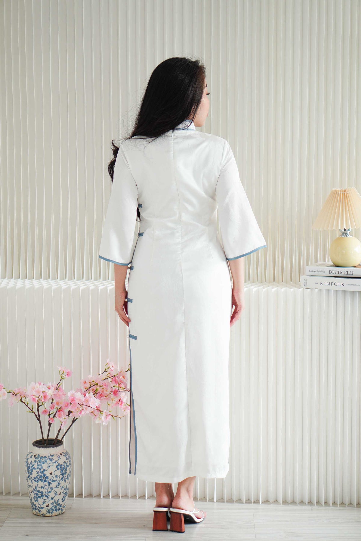 Ri Lan Mid Sleeves Maxi Cheongsam in White with Blue Lining