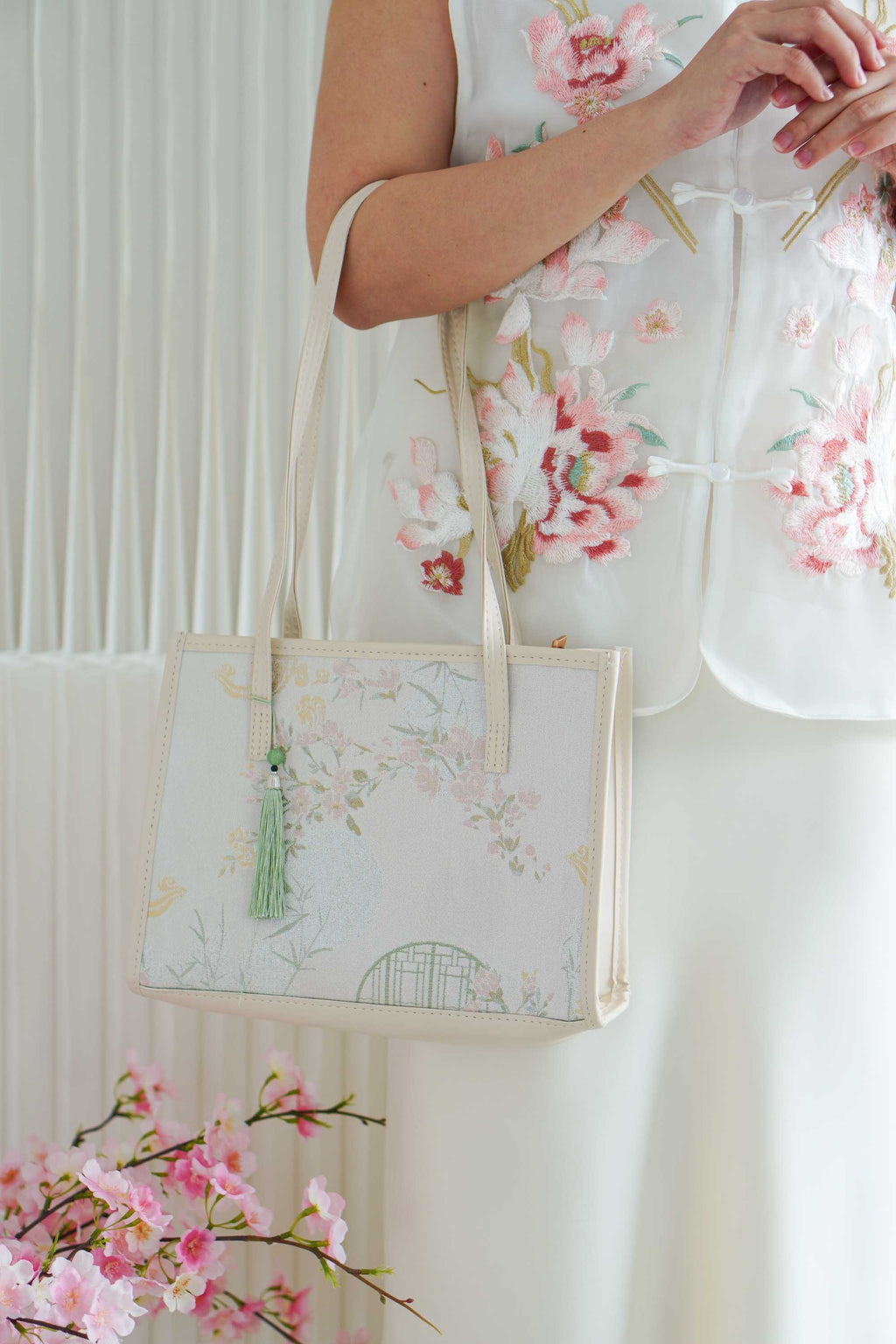 (BACKORDER) Chun Long Handle Tote Bag in Cream