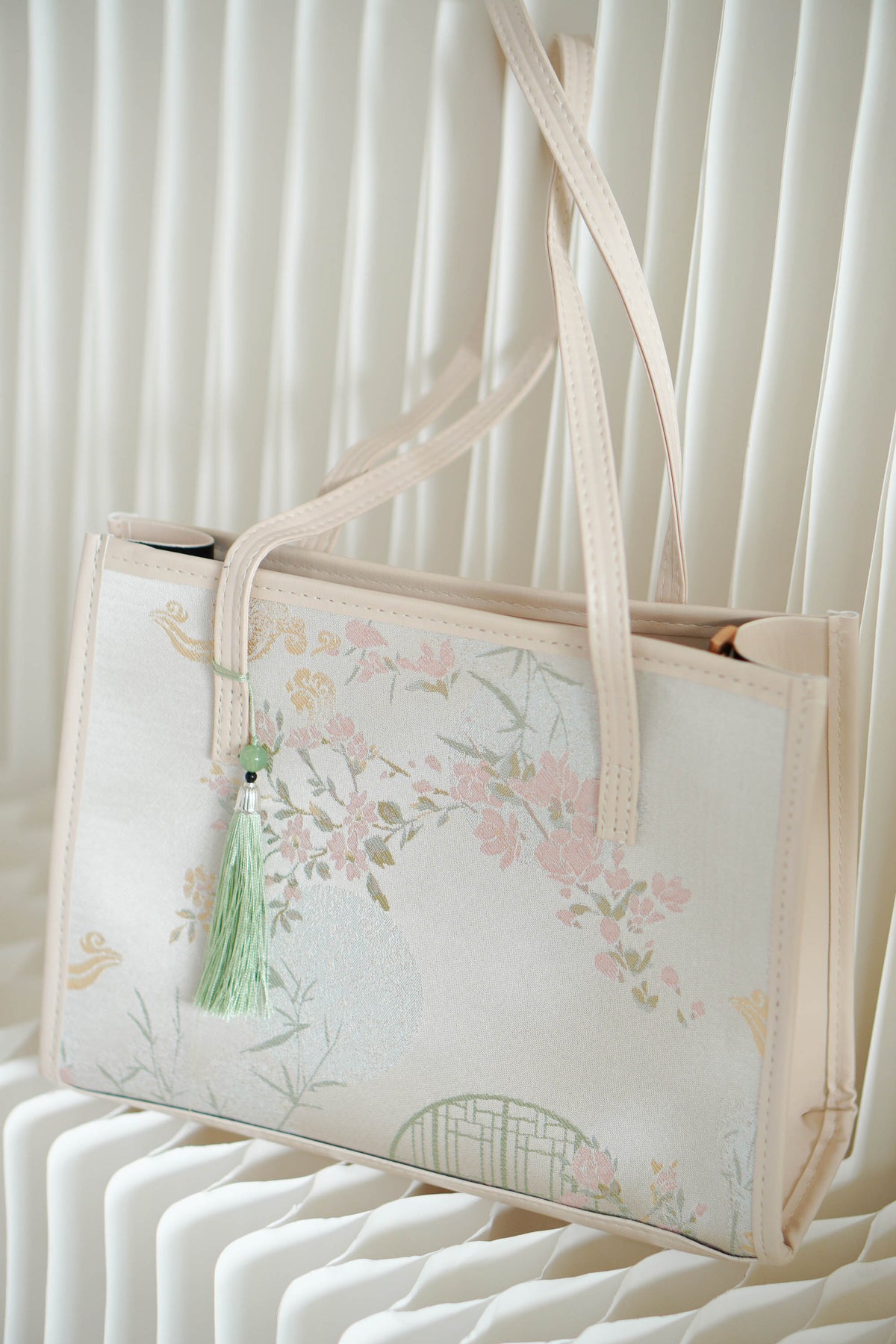 (BACKORDER) Chun Long Handle Tote Bag in Cream