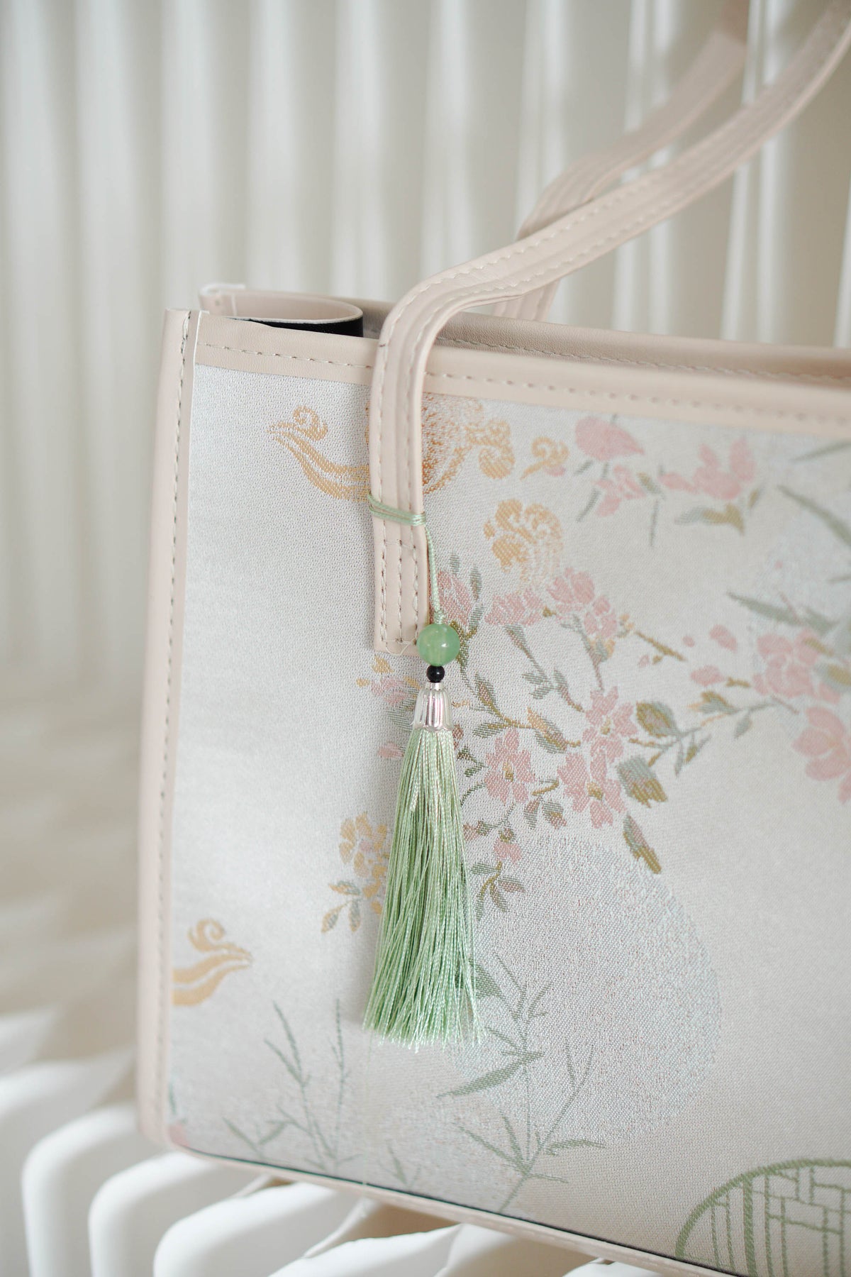 (BACKORDER) Chun Long Handle Tote Bag in Cream
