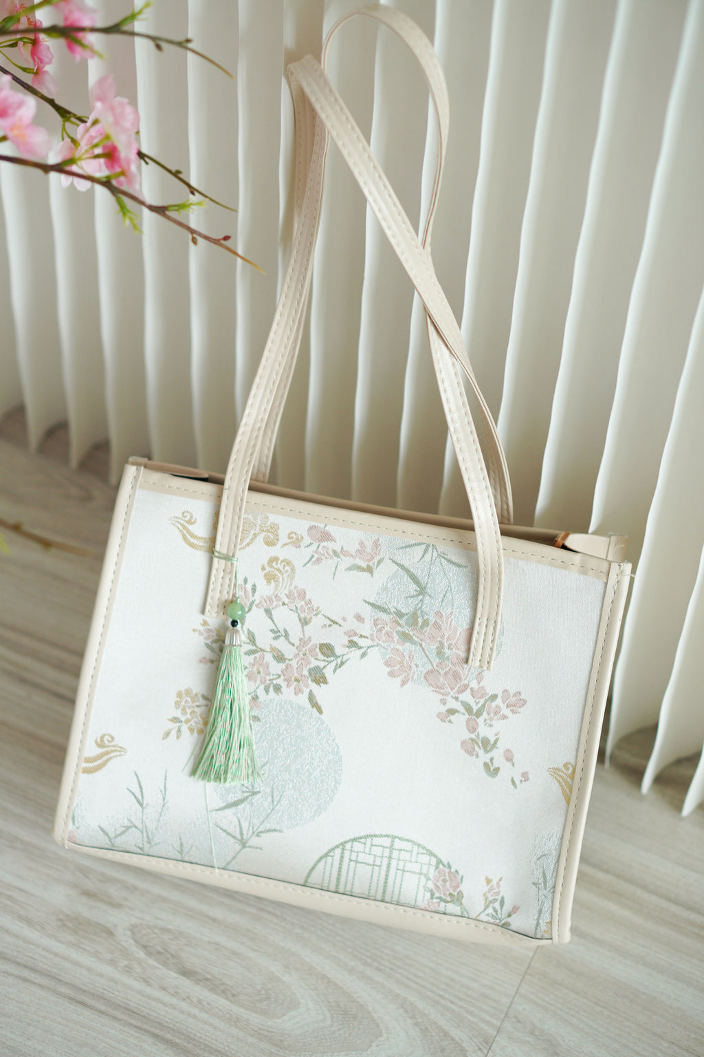 (BACKORDER) Chun Long Handle Tote Bag in Cream