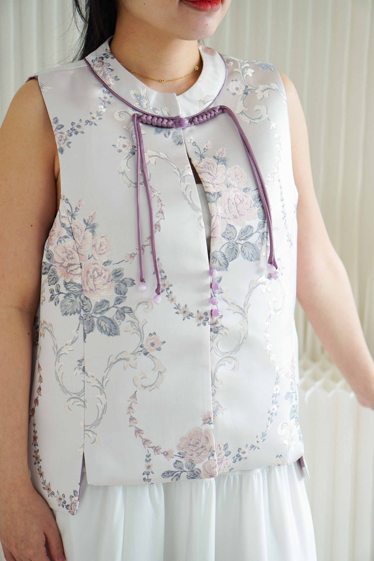 Zi Xia Sleeveless Cheongsam Top in Purple