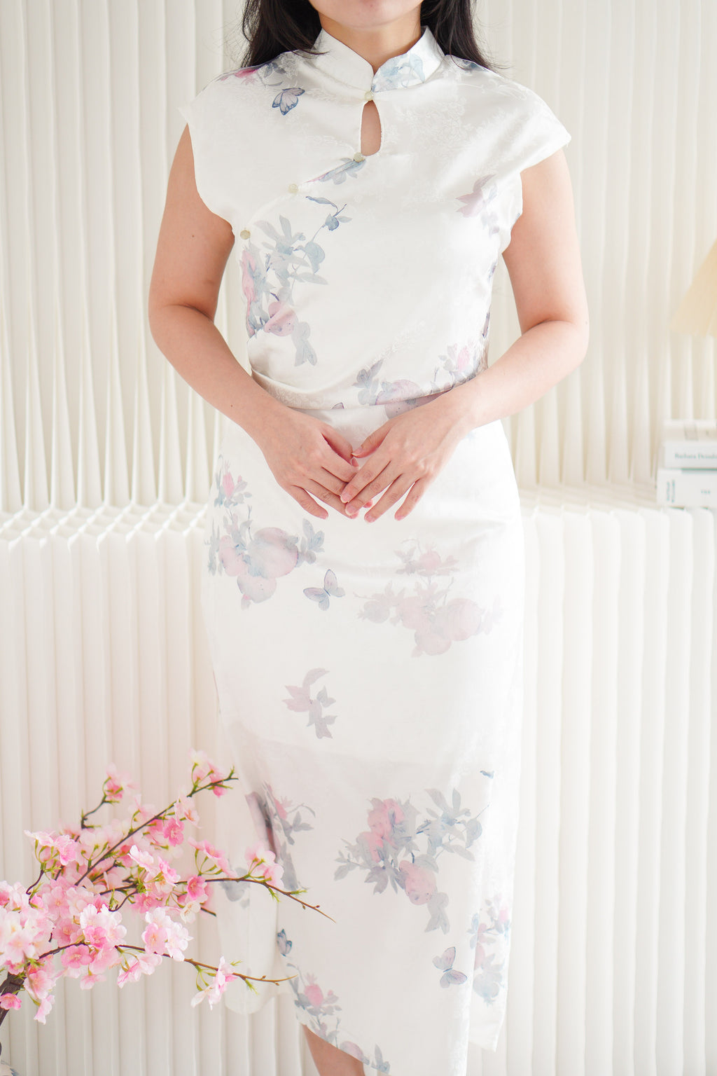 Sui Ru Long Satin Floral Cheongsam in White