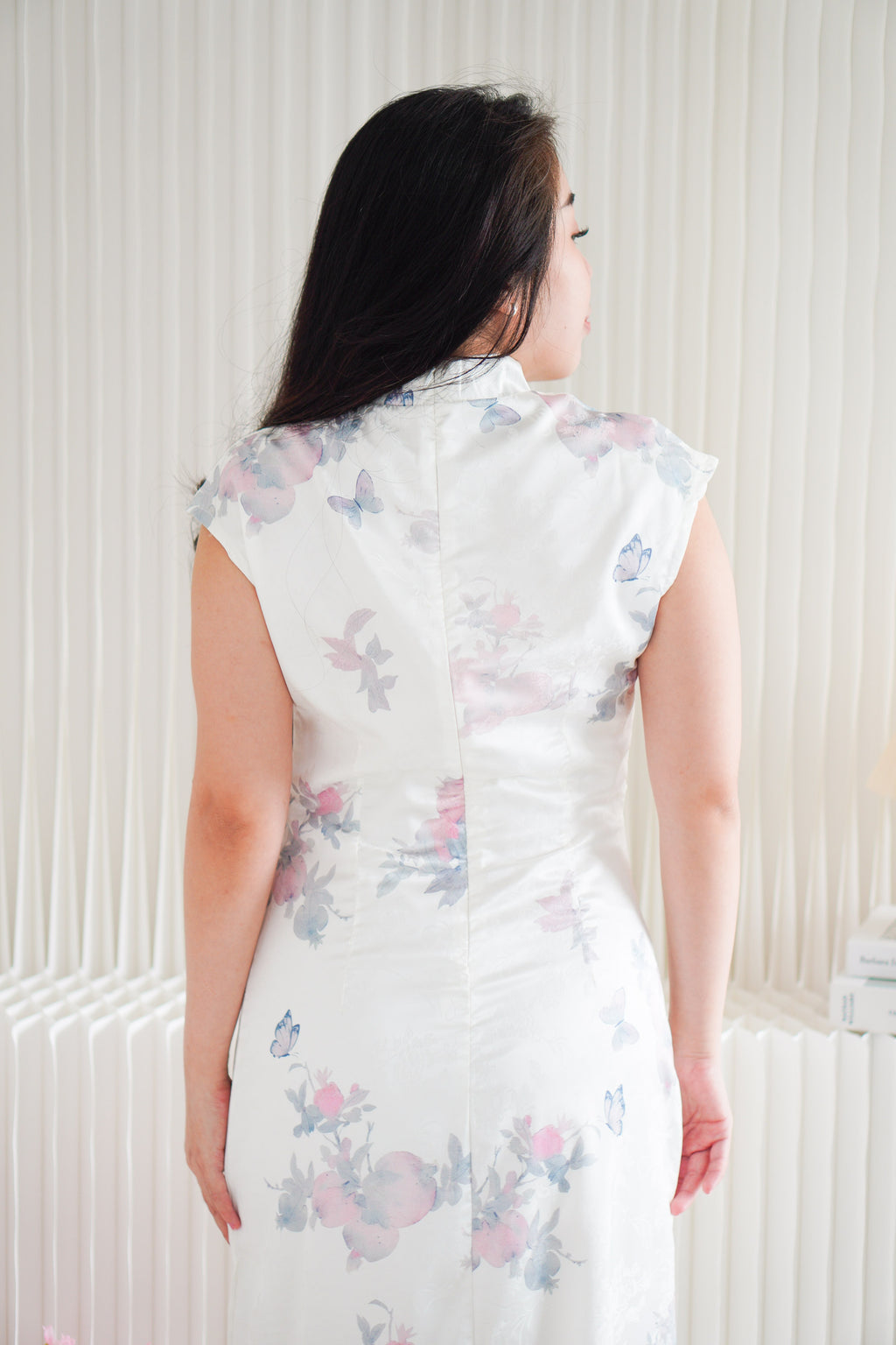 Sui Ru Long Satin Floral Cheongsam in White