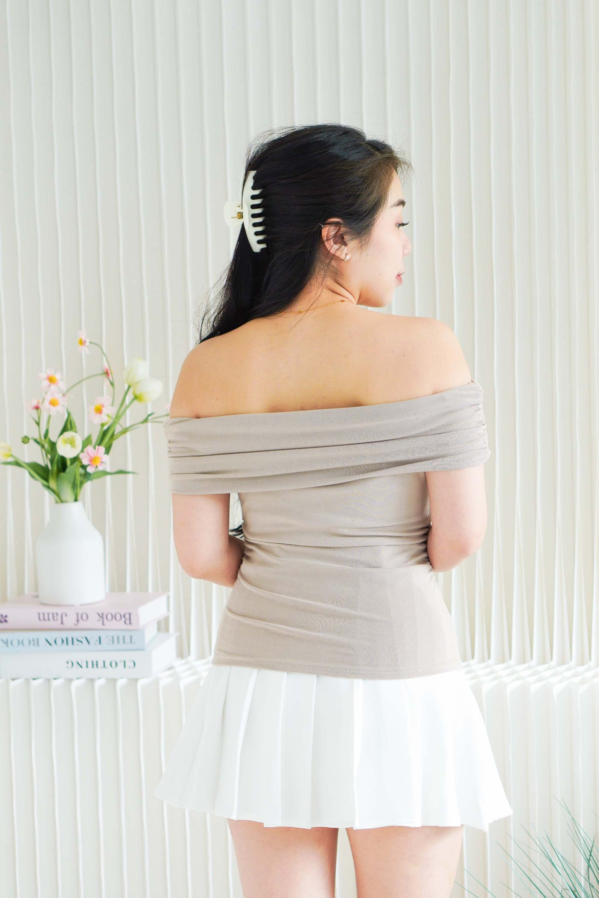 (BACKORDER) Ruelle Off Shoulder Top in Khaki