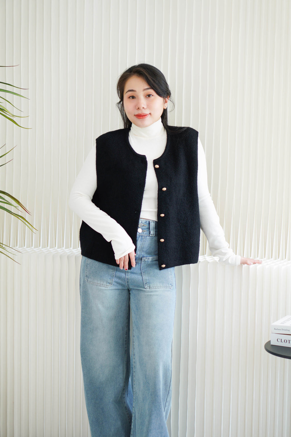 Vaila Round Neck Knit Vest Top in Black