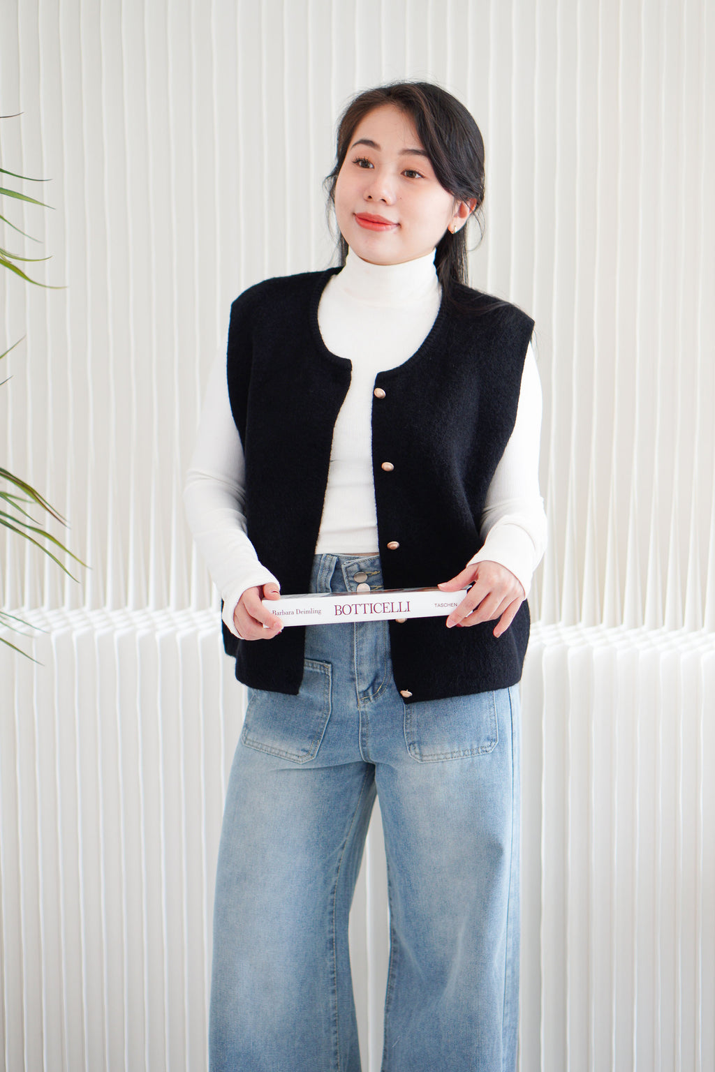 Vaila Round Neck Knit Vest Top in Black