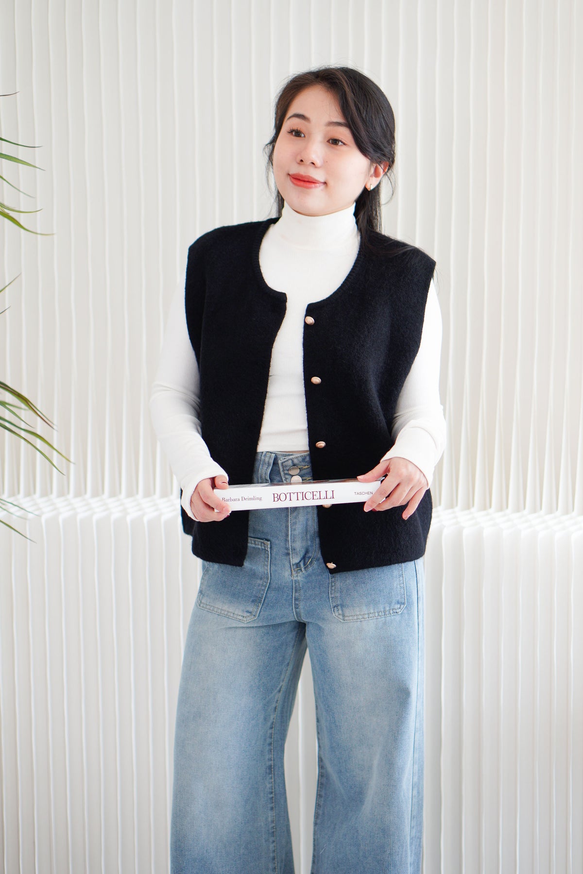 Vaila Round Neck Knit Vest Top in Black