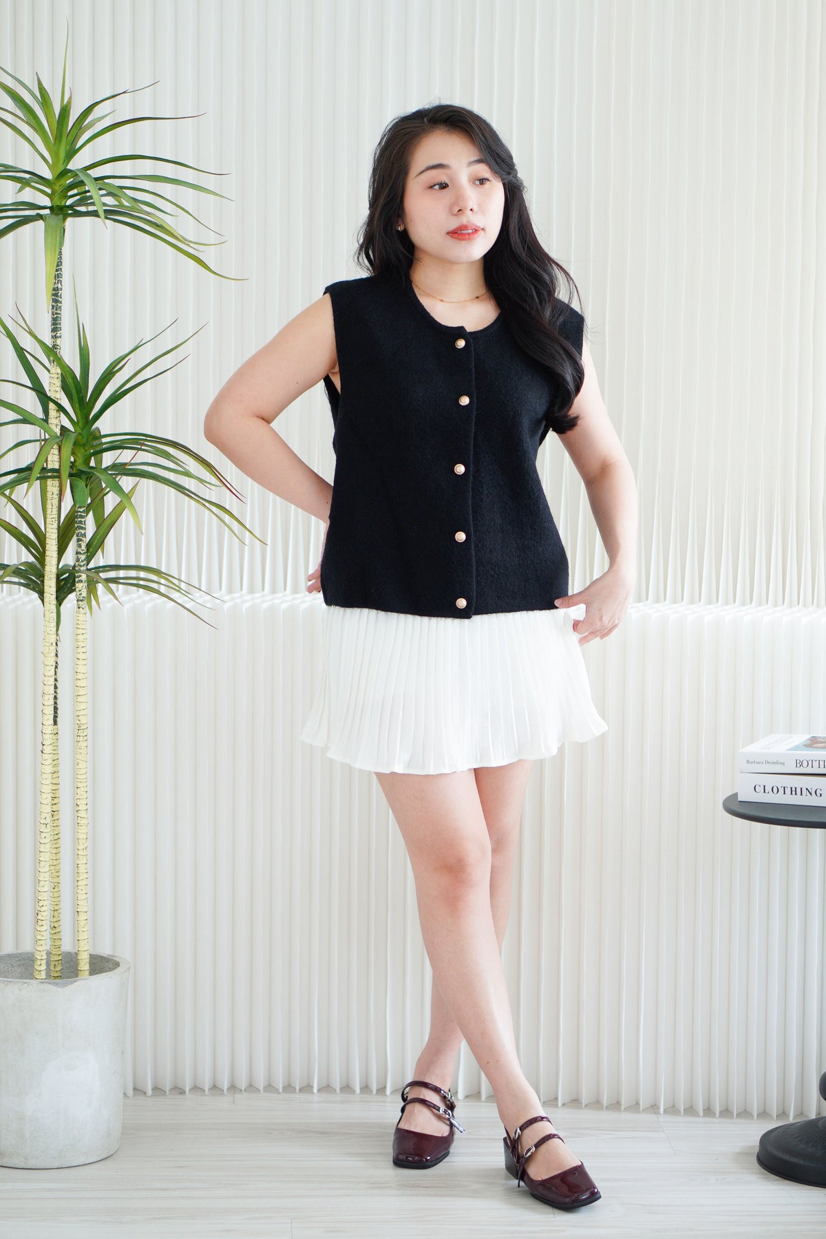 Vaila Round Neck Knit Vest Top in Black
