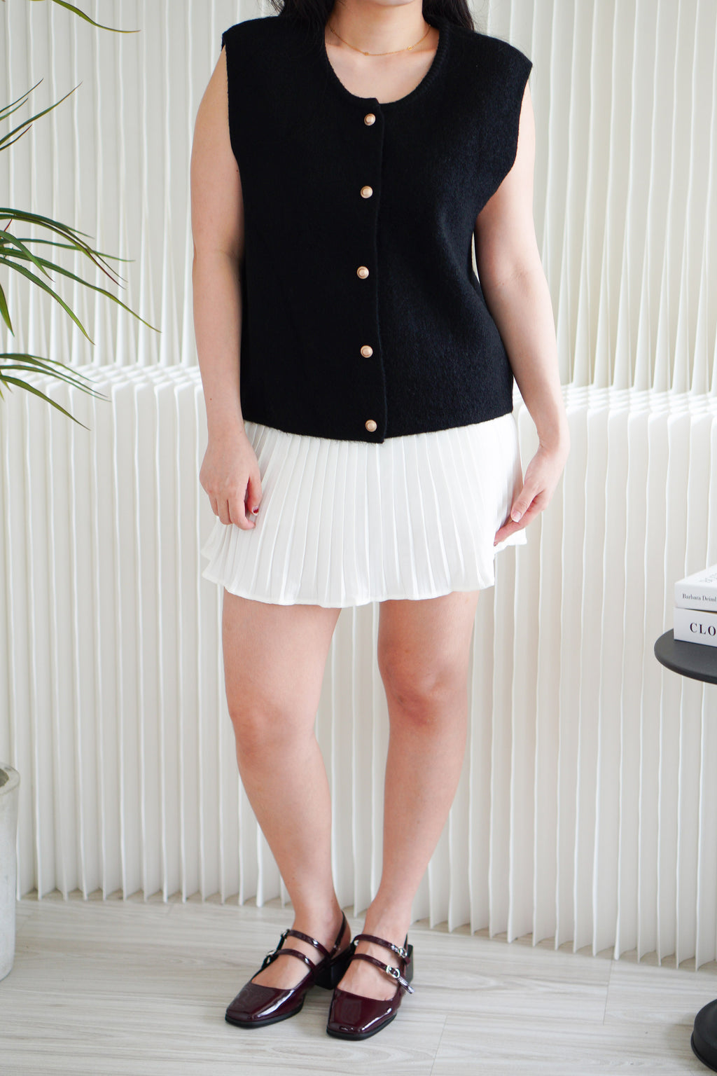 Vaila Round Neck Knit Vest Top in Black