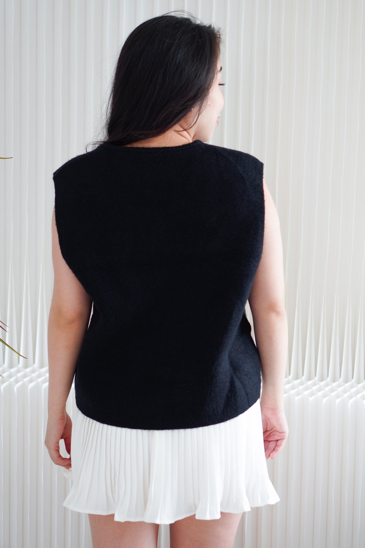 Vaila Round Neck Knit Vest Top in Black