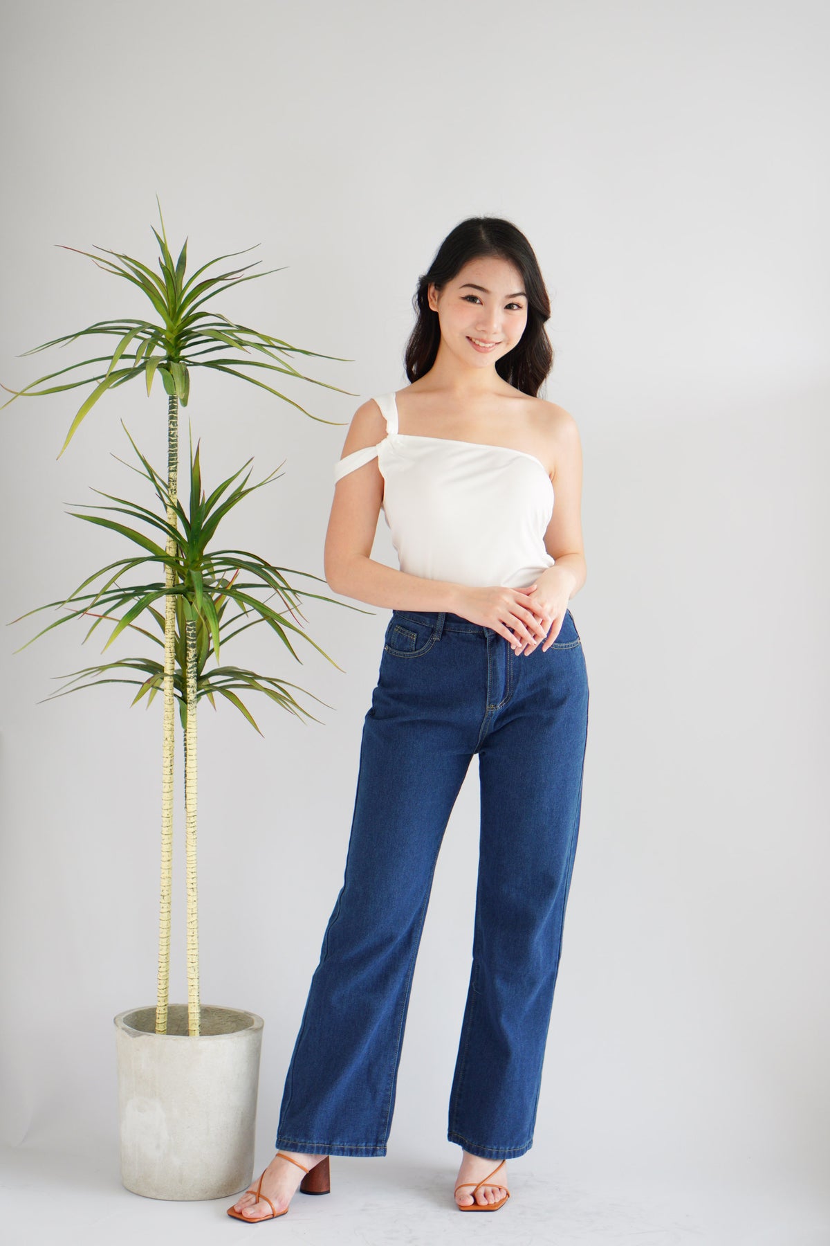 Hazel Straight Cut Denim Jeans in Dark Blue