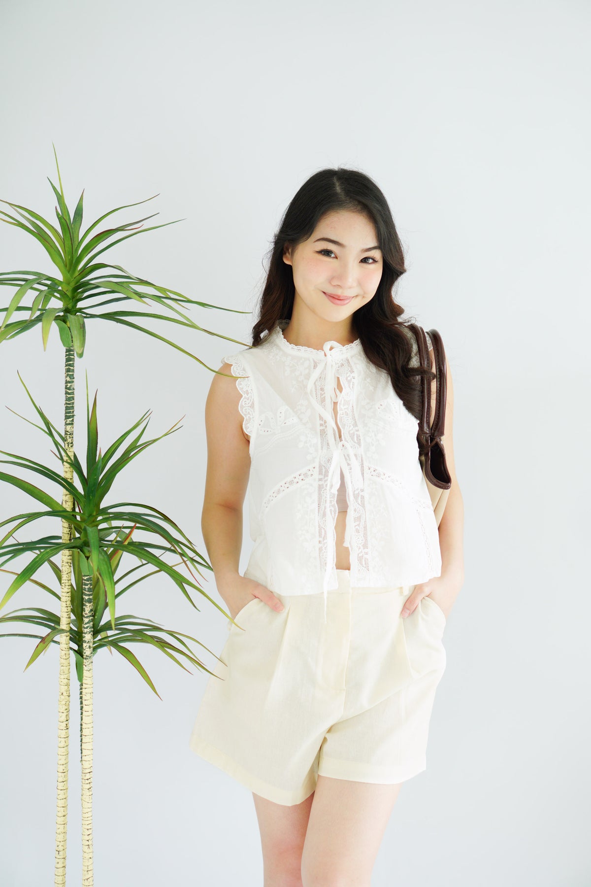 Joji Linen Shorts in Cream