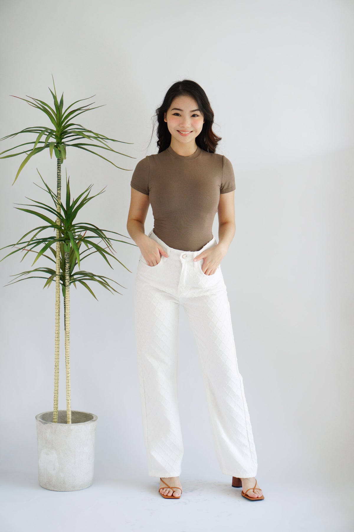 Nello Basic Round Neck Top in Khaki