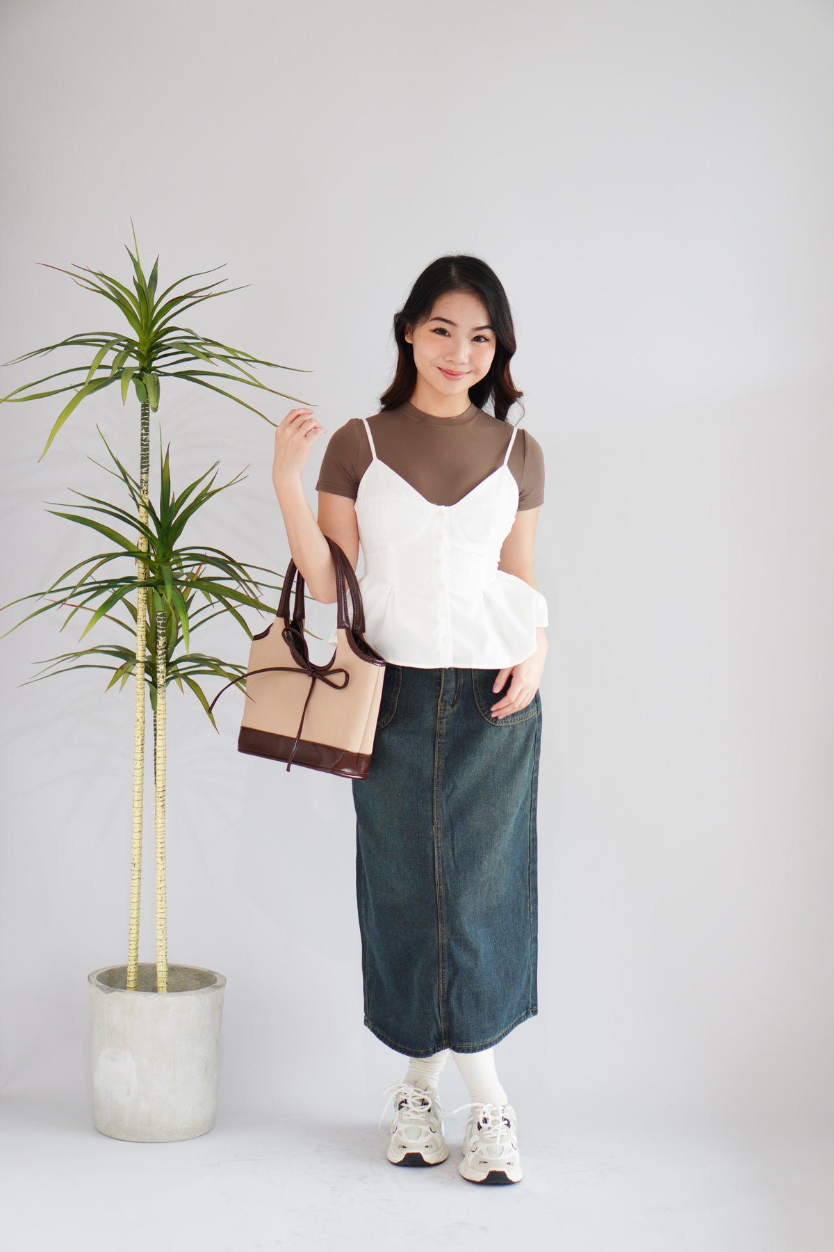 Nello Basic Round Neck Top in Khaki