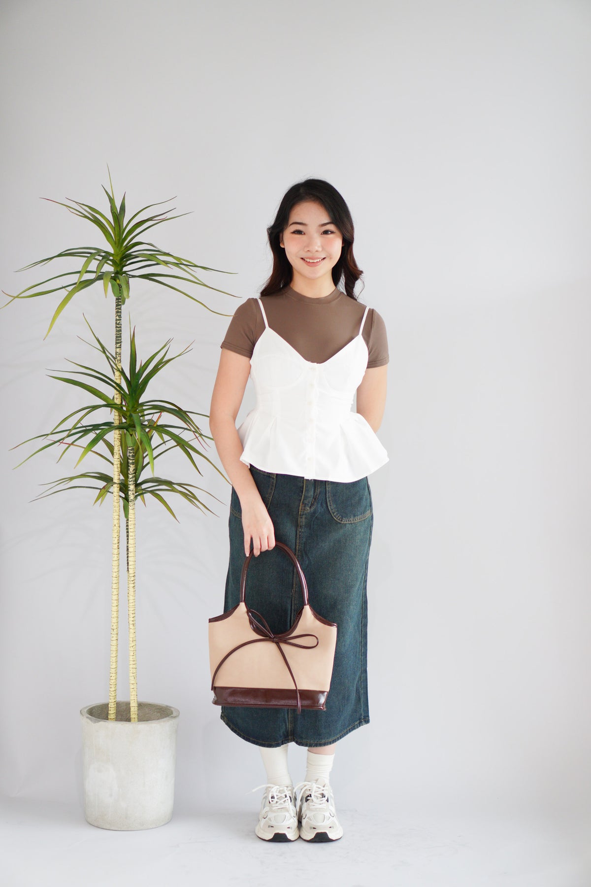 Nello Basic Round Neck Top in Khaki