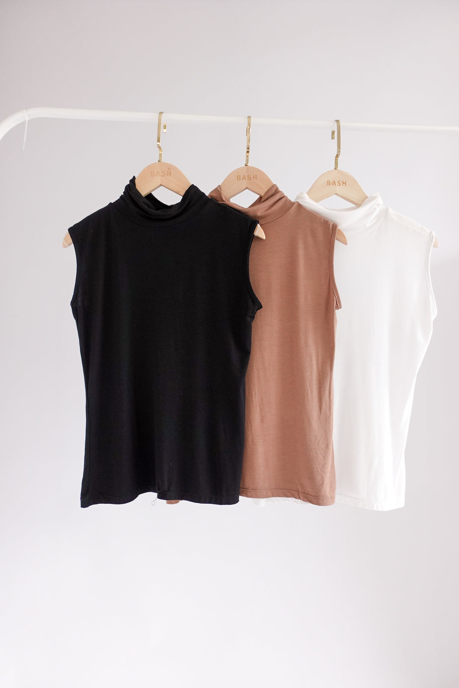 Seo High Neck Sleeveless Top