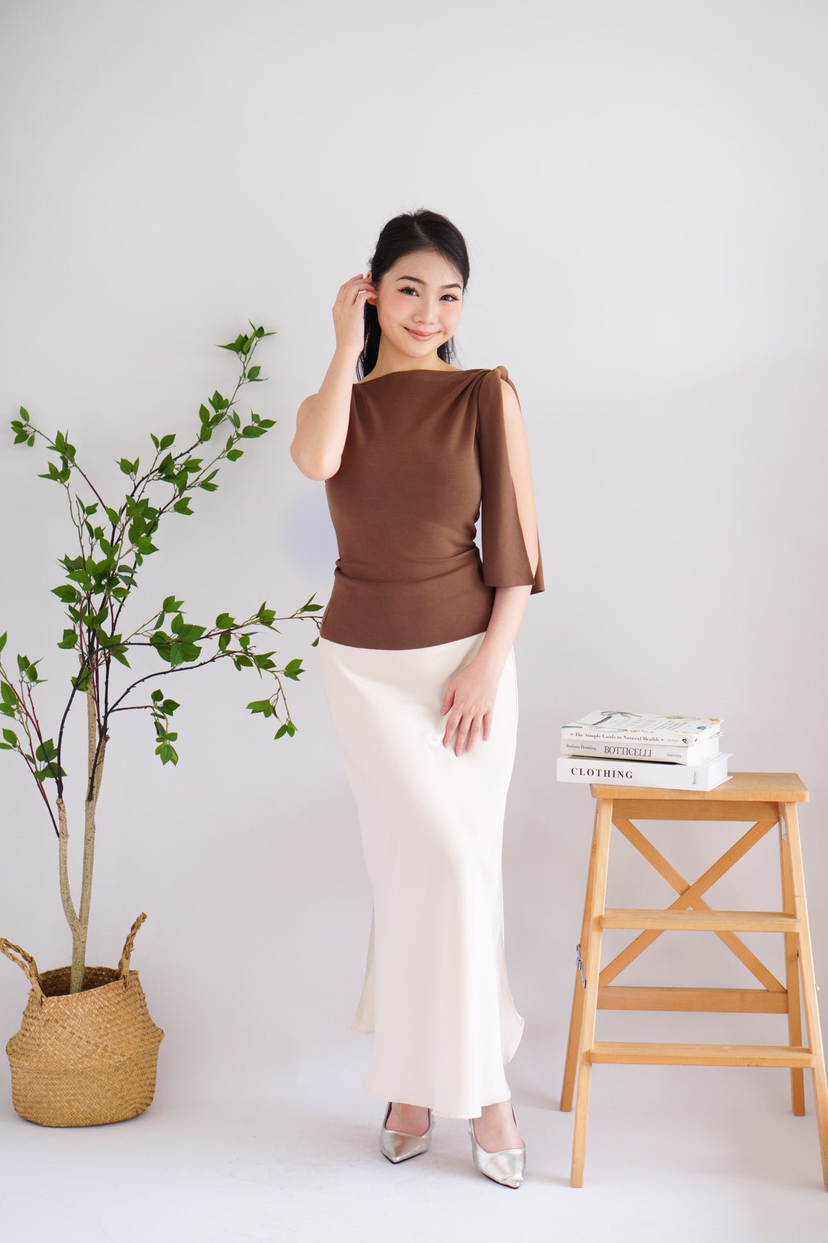 Lioris Boat Neck Tie Top in Brown