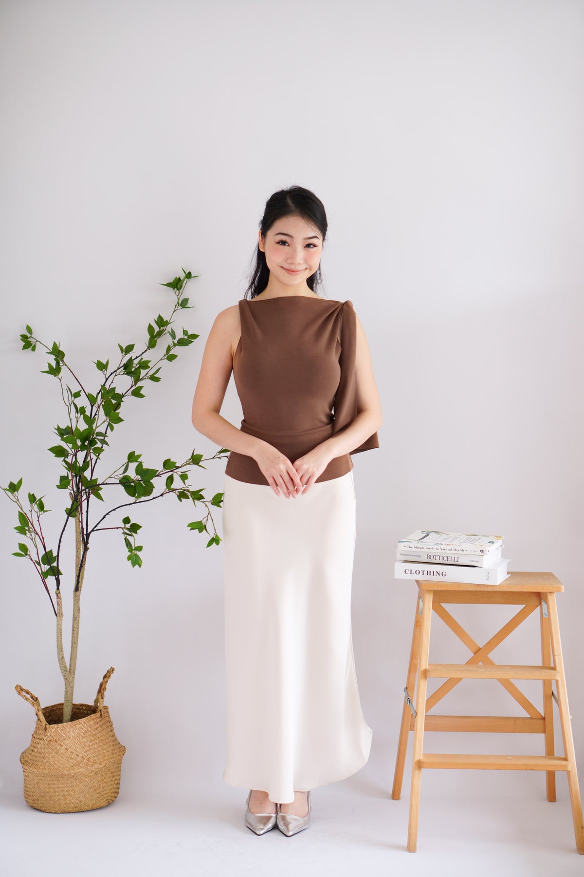 Lioris Boat Neck Tie Top in Brown