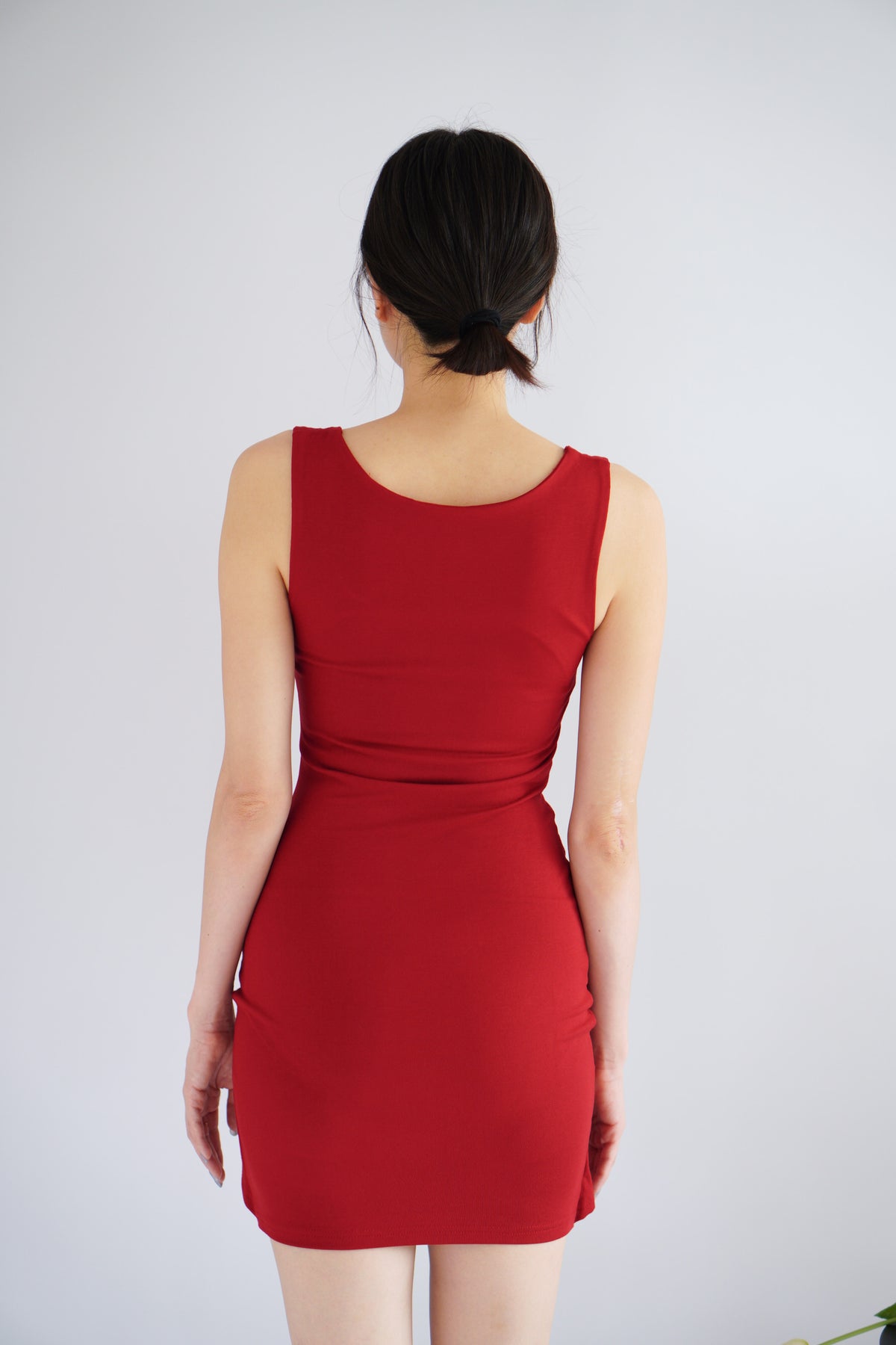 (BACKORDER) Tess Bodycon Twist Knot Mini Dress in Red