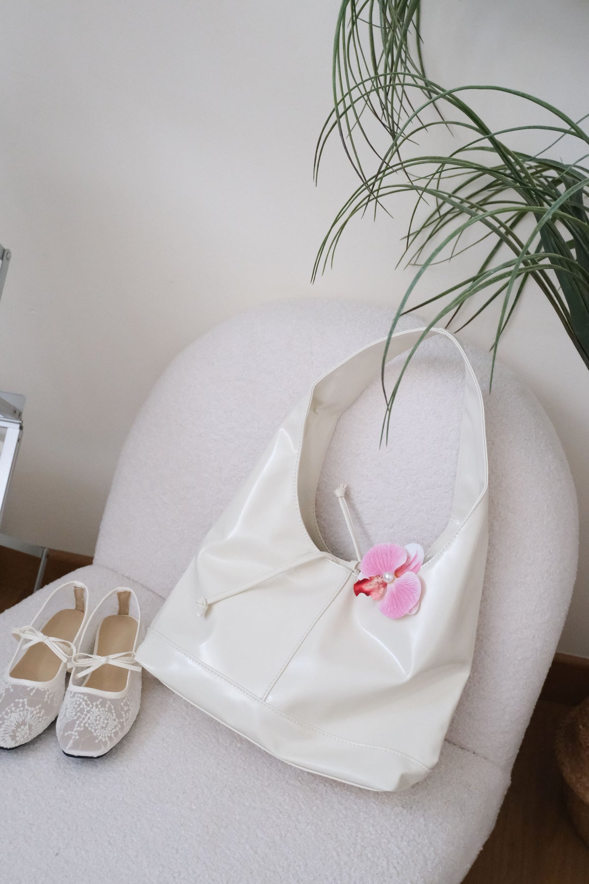 Caramel Candy Ribbon Tote Bag in Cream