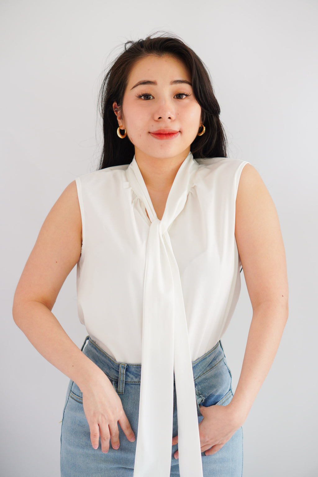 Rinda Sleeveless Bow Tie Top in White