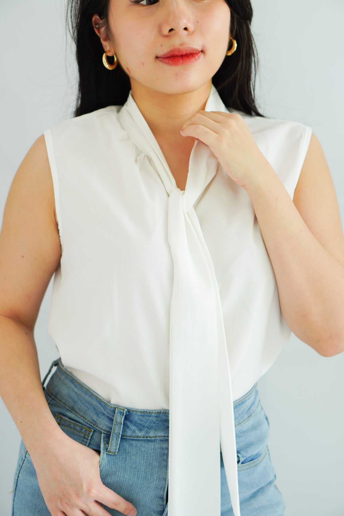Rinda Sleeveless Bow Tie Top in White