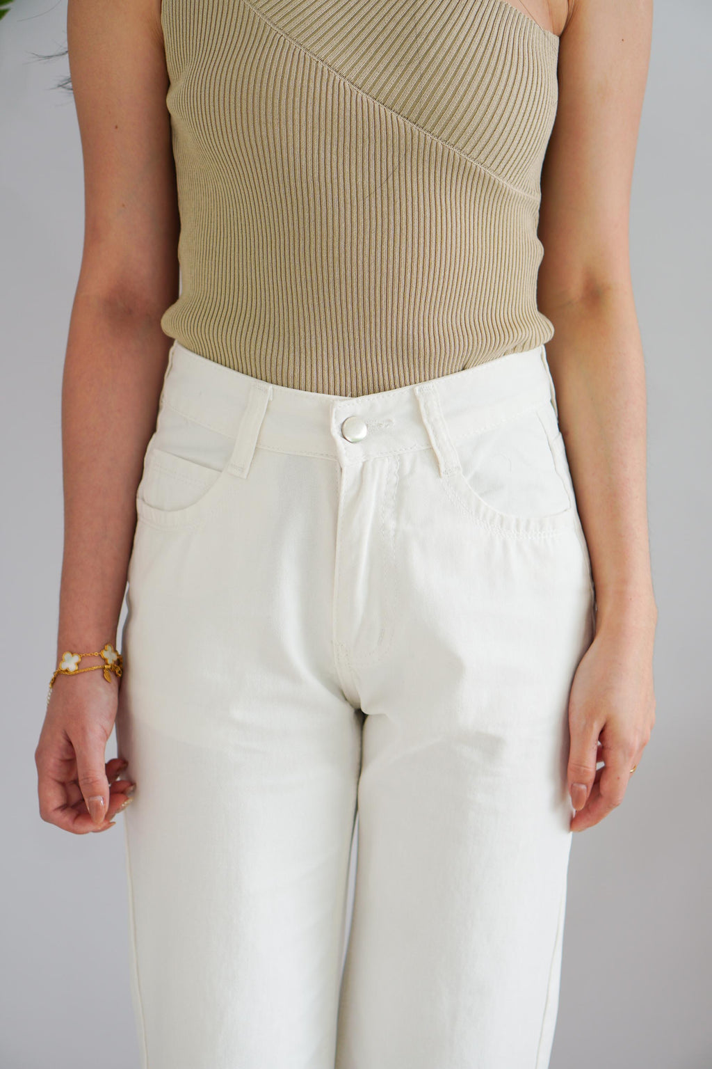 Renya Bell Bottom Jeans in White