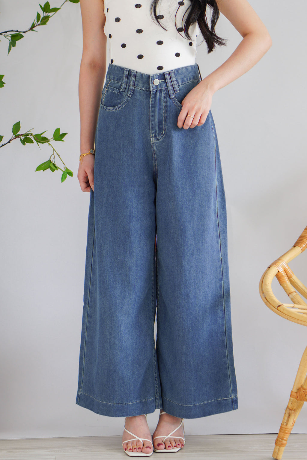 Aston Wide Legged Jeans in Dark Blue