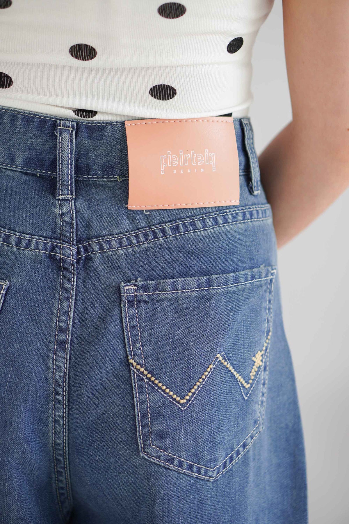 Aston Wide Legged Jeans in Dark Blue