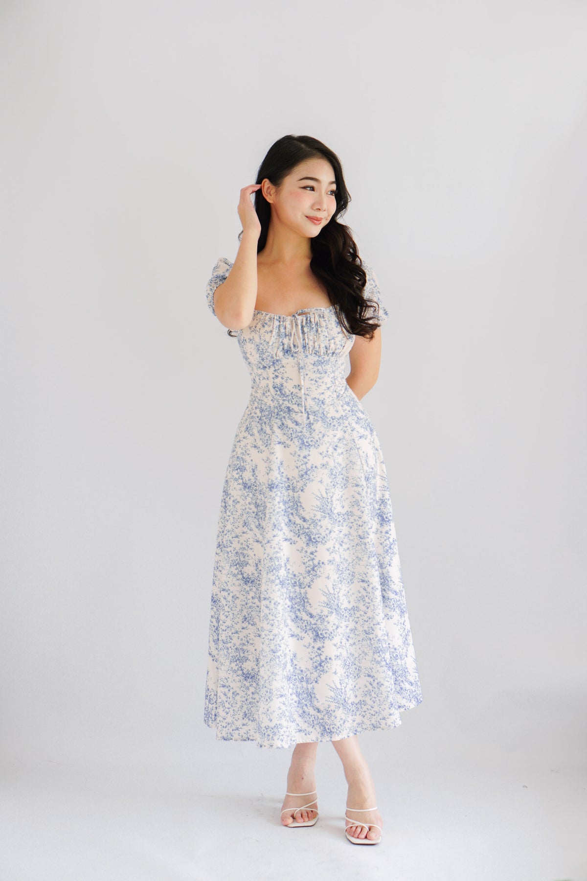 Puffy Misty Floral Corset Maxi A-Line Dress with Sleeves in Blue and White