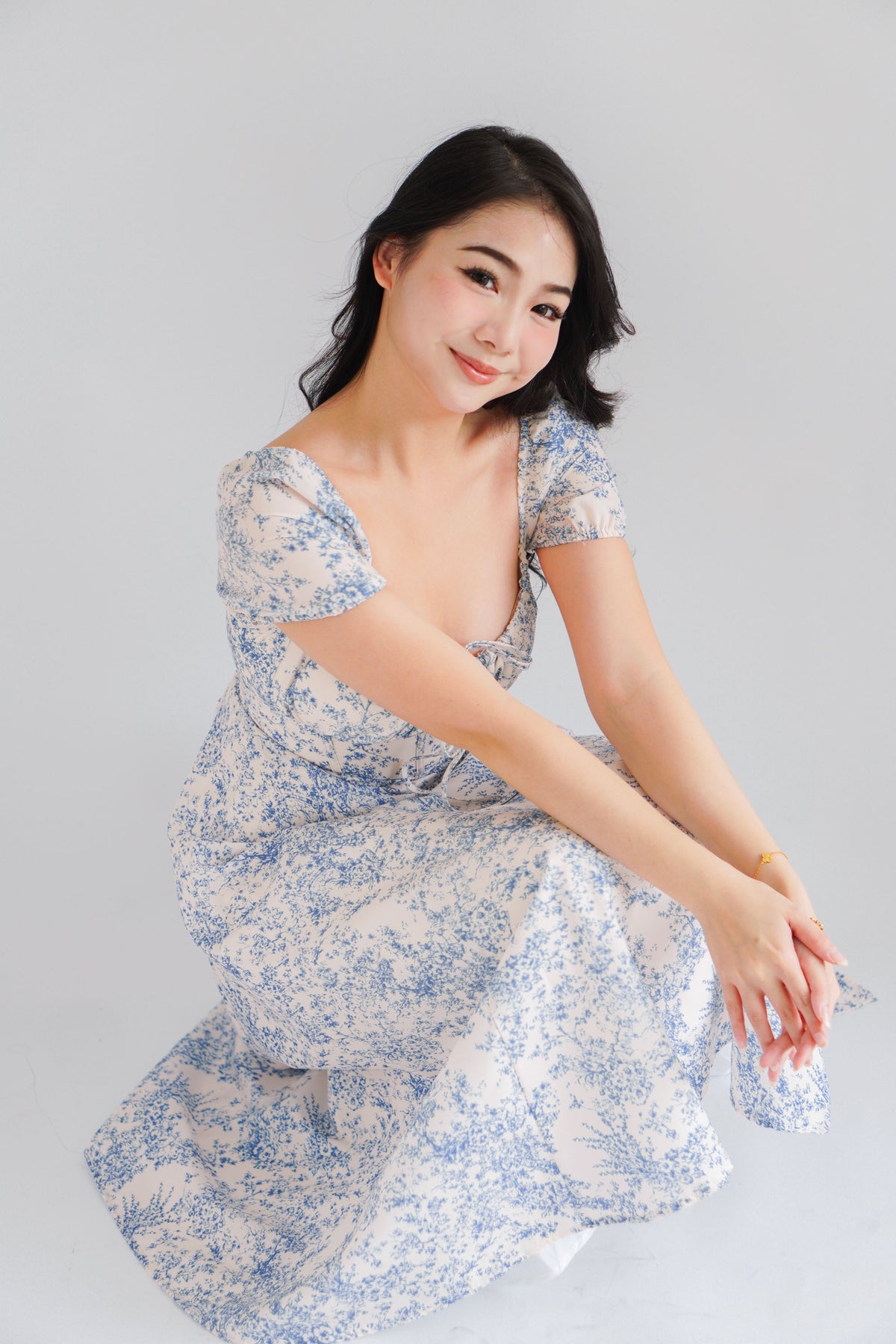 Puffy Misty Floral Corset Maxi A-Line Dress with Sleeves in Blue and White