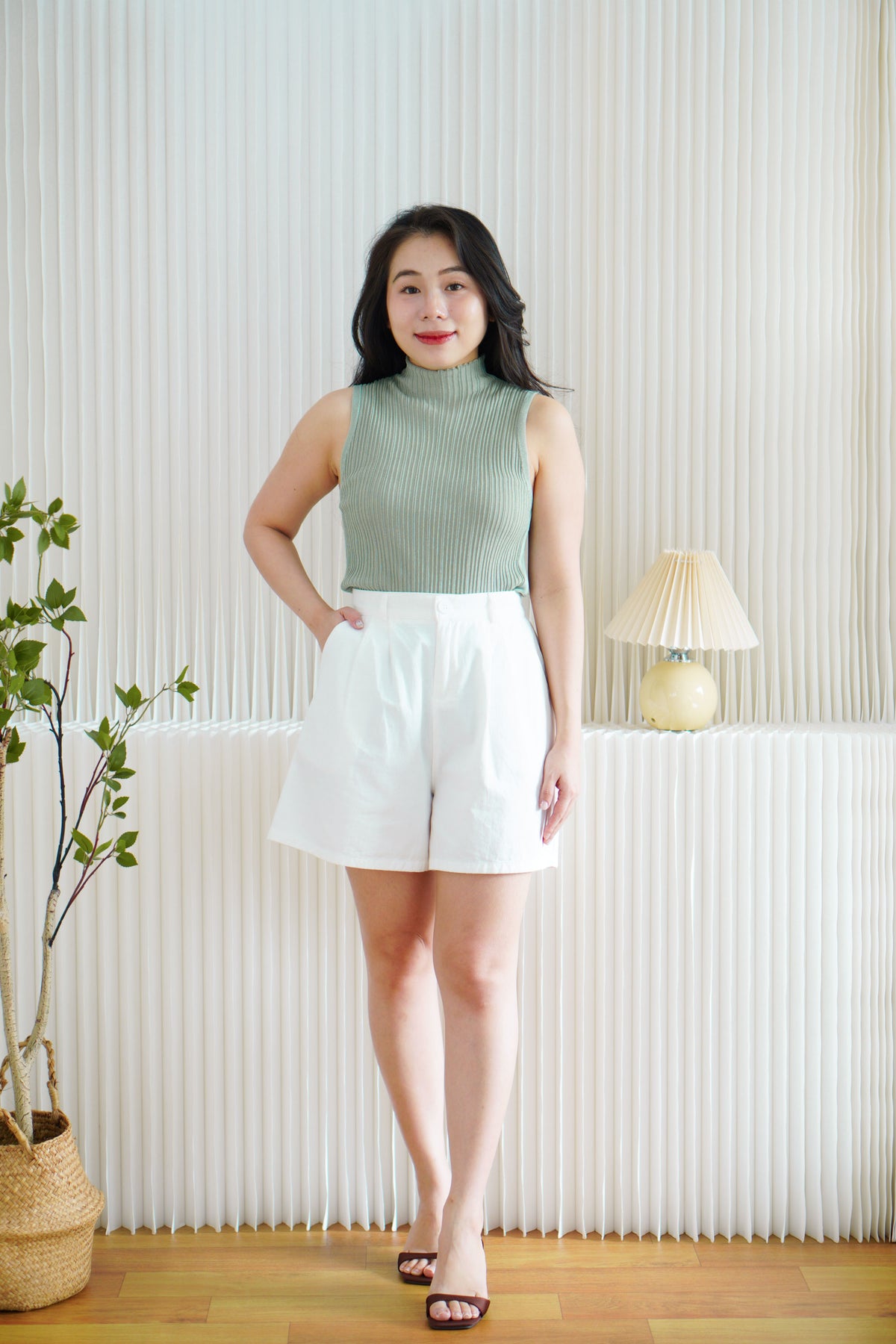 Lowen Midi Shorts in White
