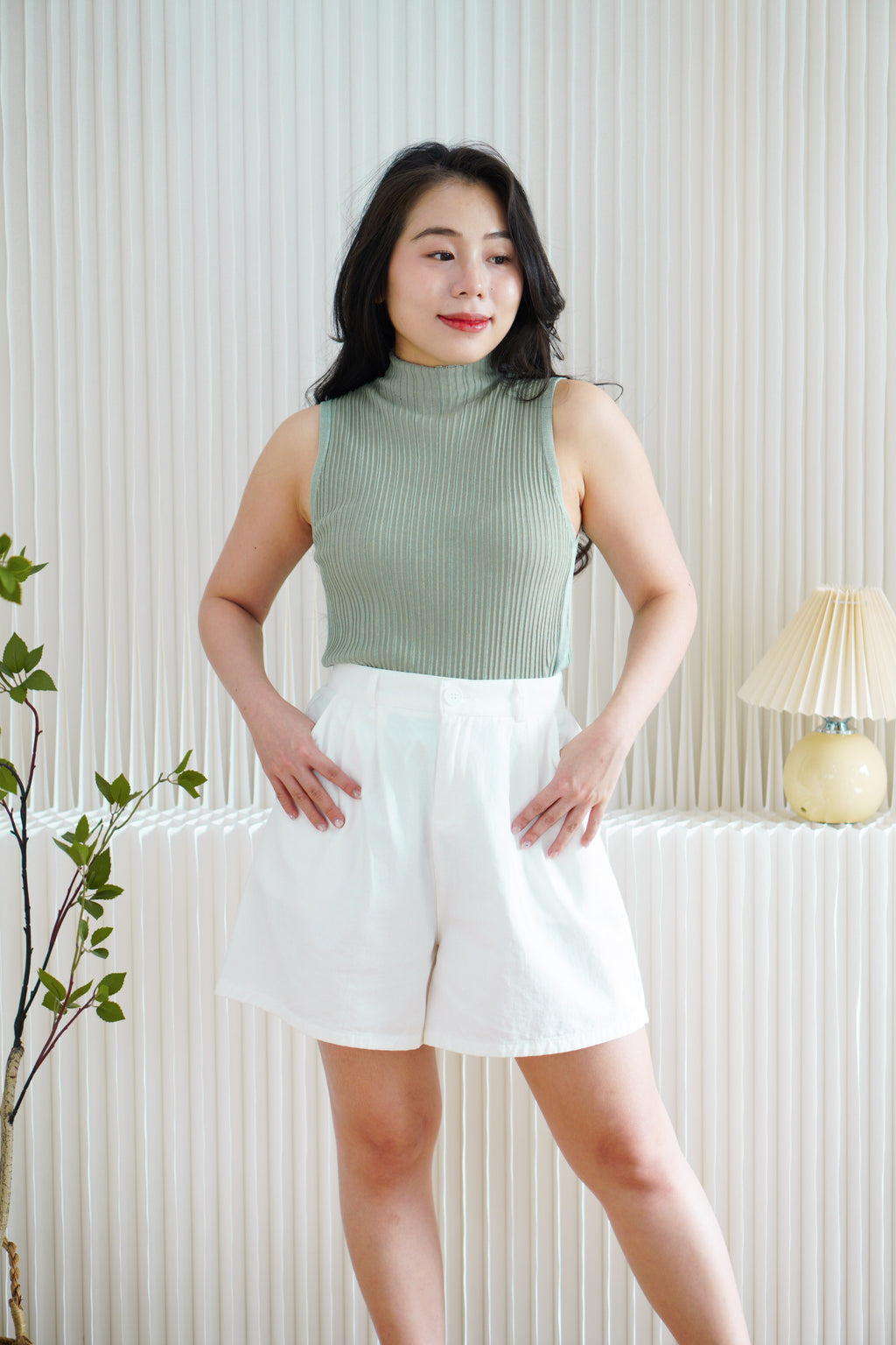 Lowen Midi Shorts in White