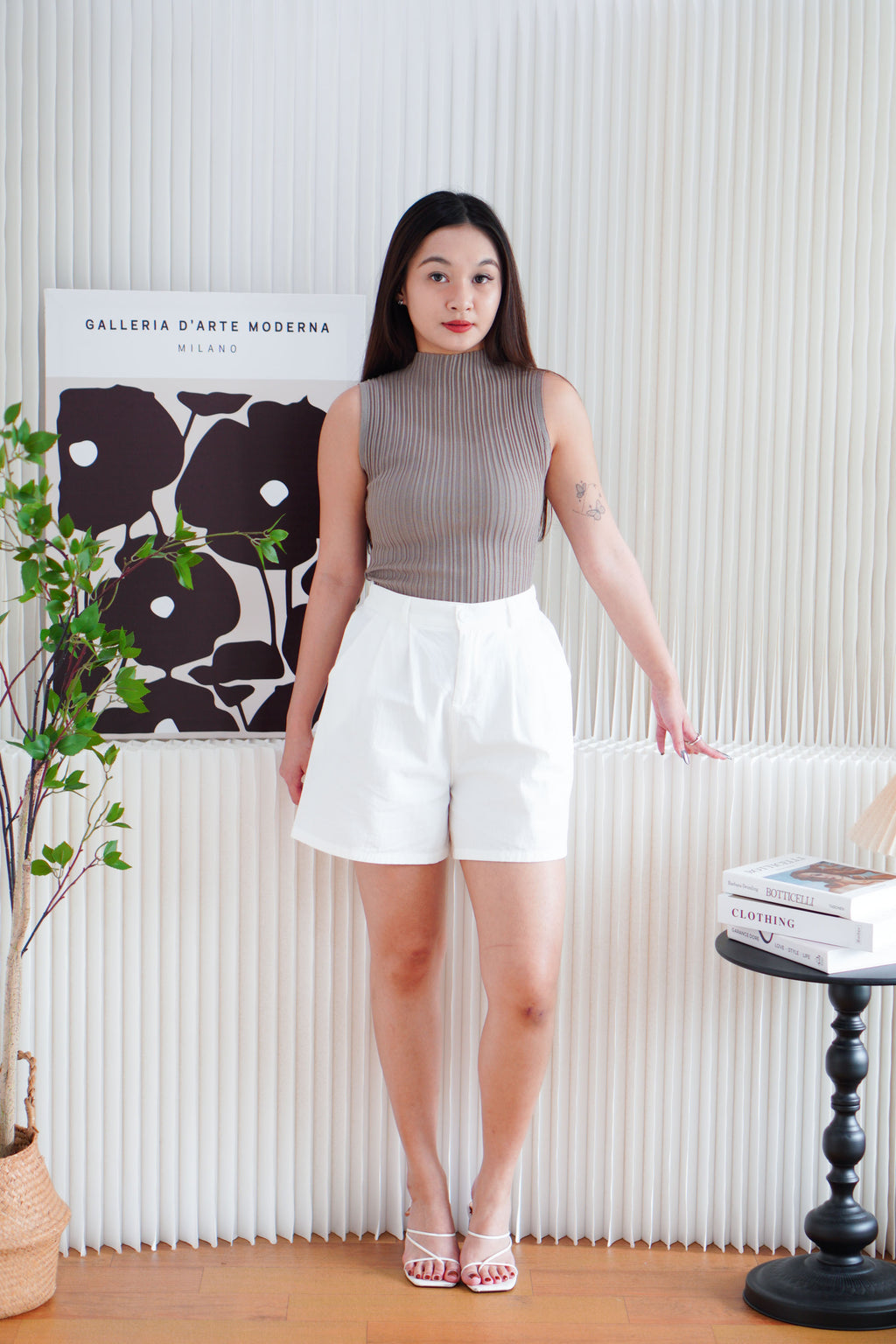 Lowen Midi Shorts in White