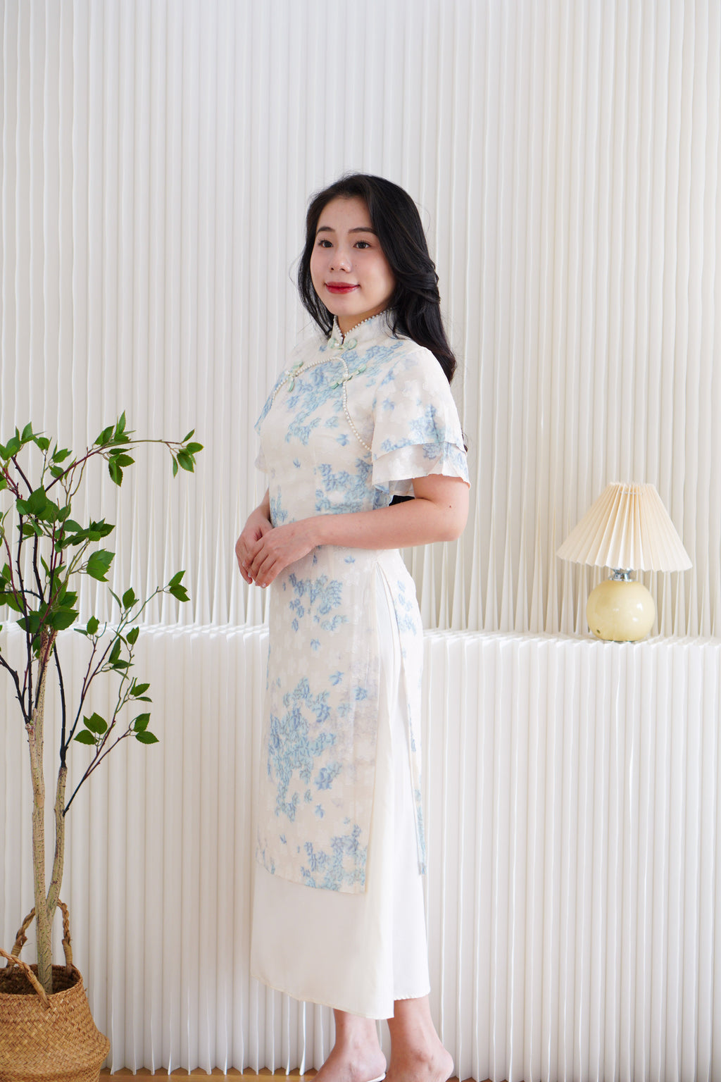 Ming Er Short Sleeve Layered Cheongsam Dress with Pearls in Cream and Blue
