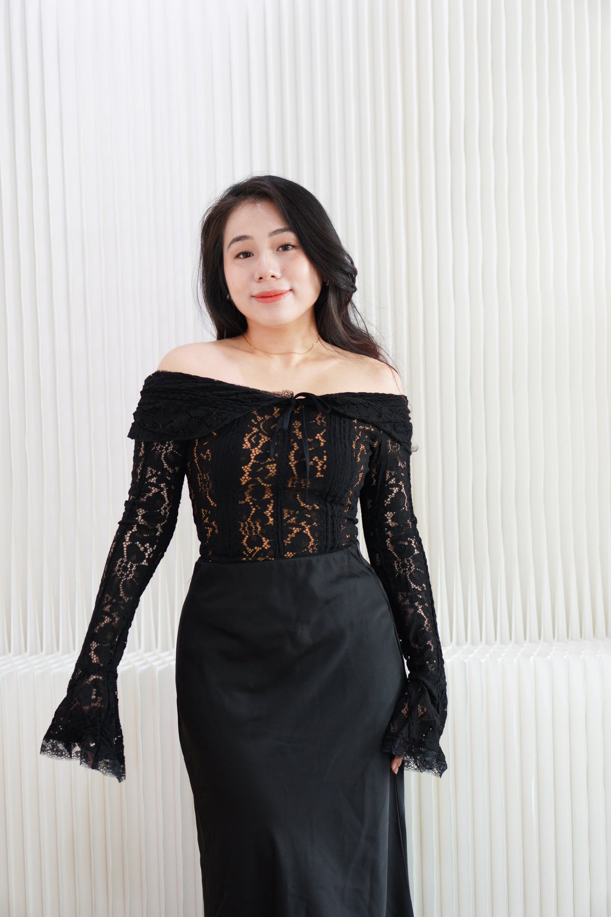 (Premium) Thaleessi Lace Off Shoulder Top in Black