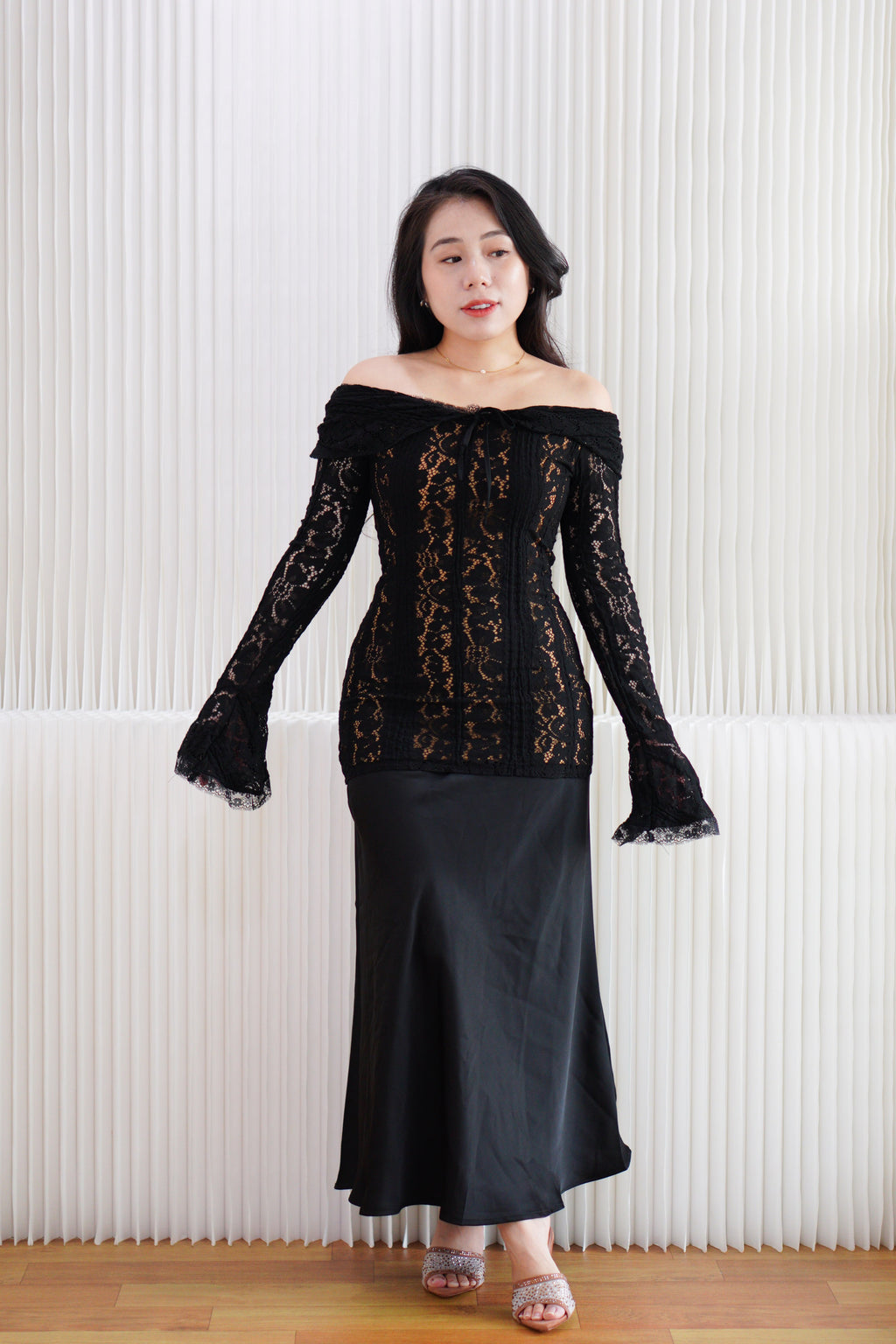 (Premium) Thaleessi Lace Off Shoulder Top in Black
