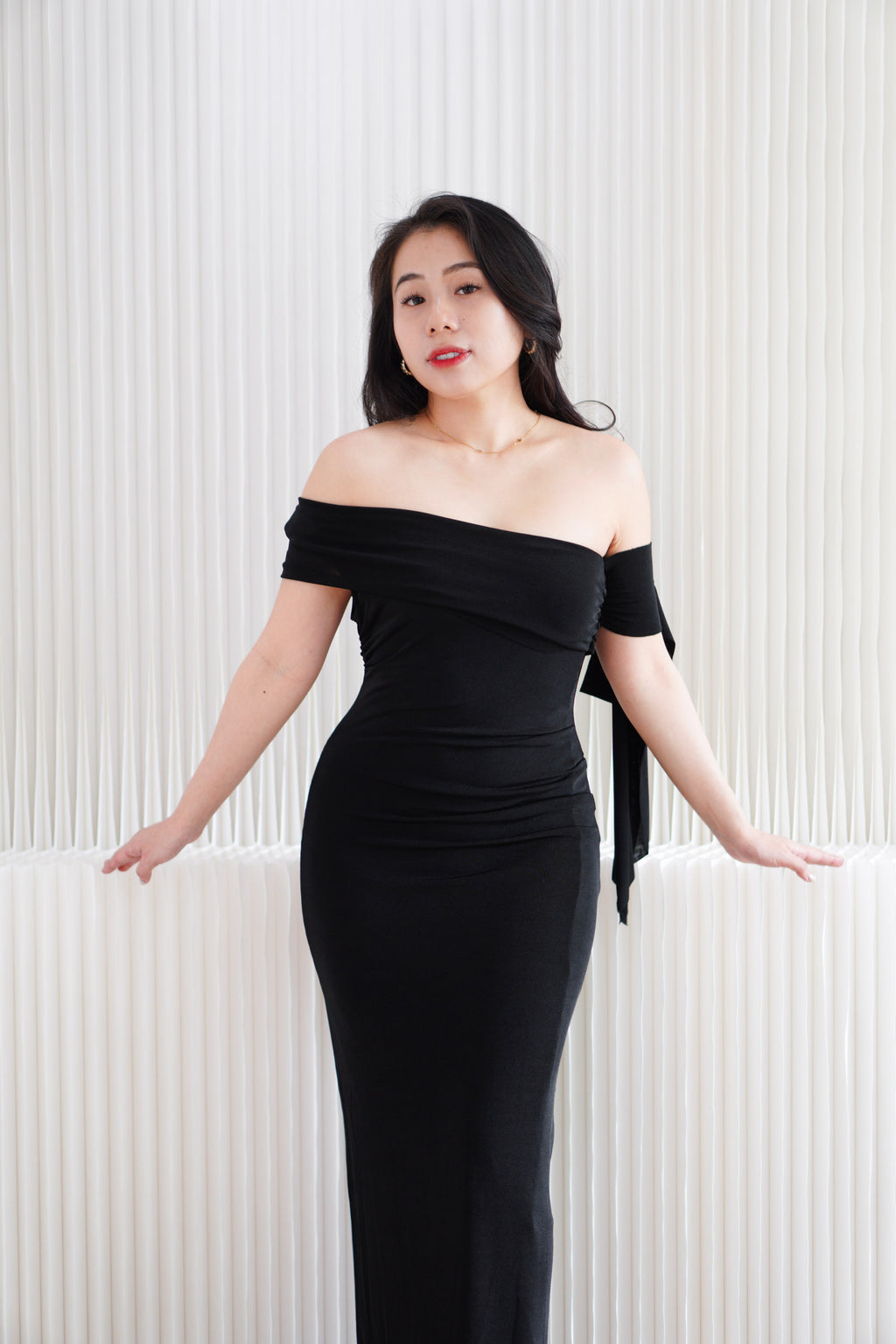 Feraya Off Shoulder Bodycon Maxi Dress in Black