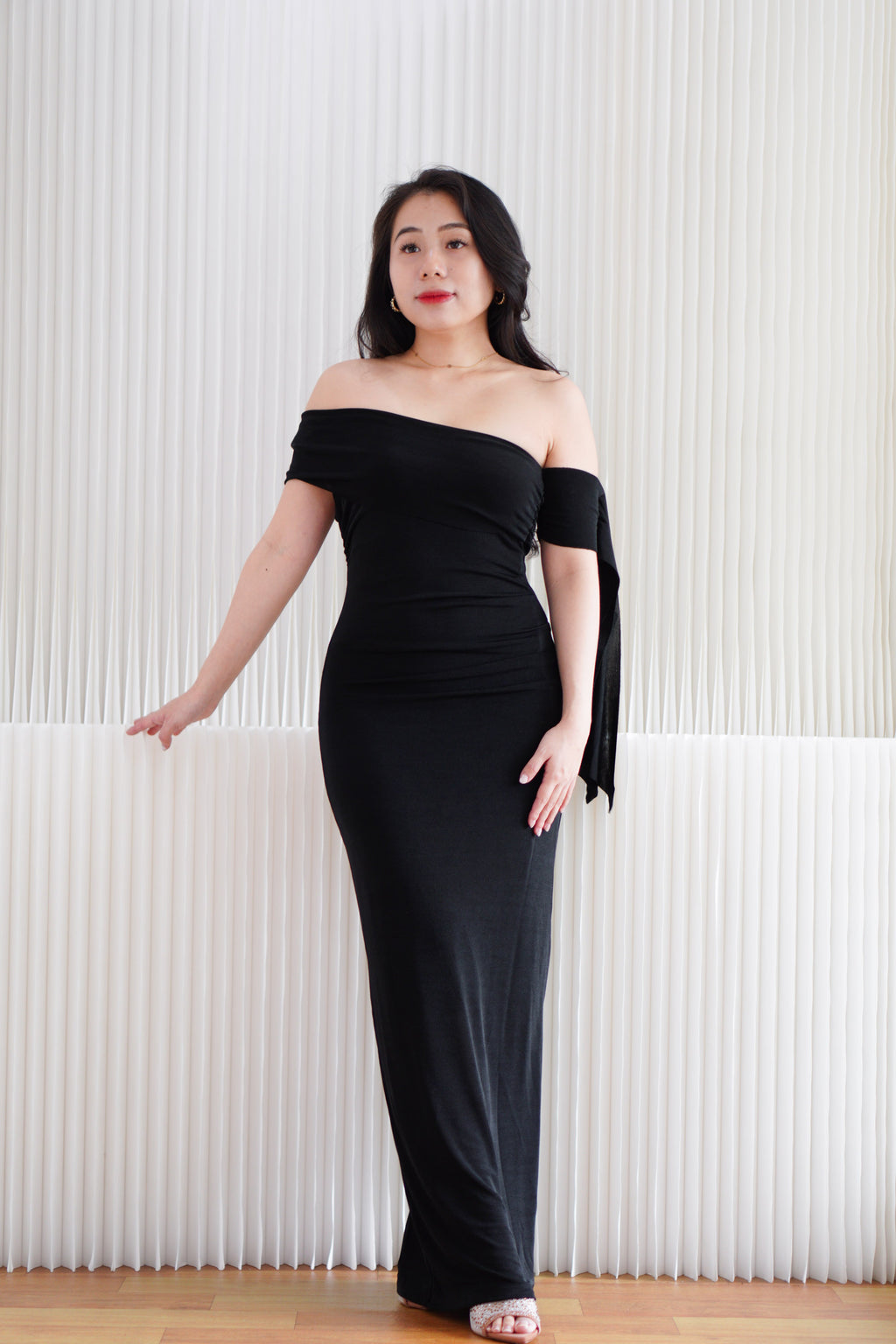 Feraya Off Shoulder Bodycon Maxi Dress in Black