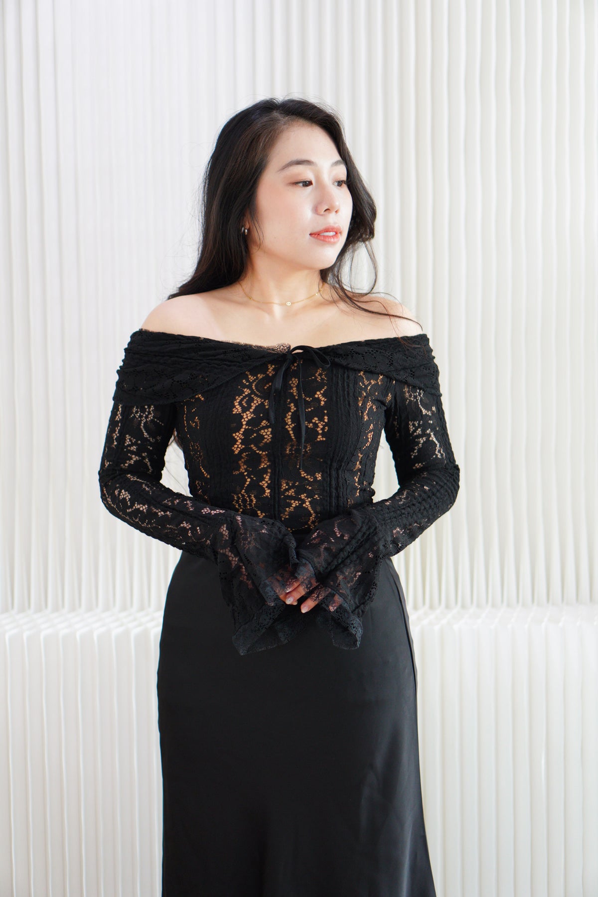 (Premium) Thaleessi Lace Off Shoulder Top in Black