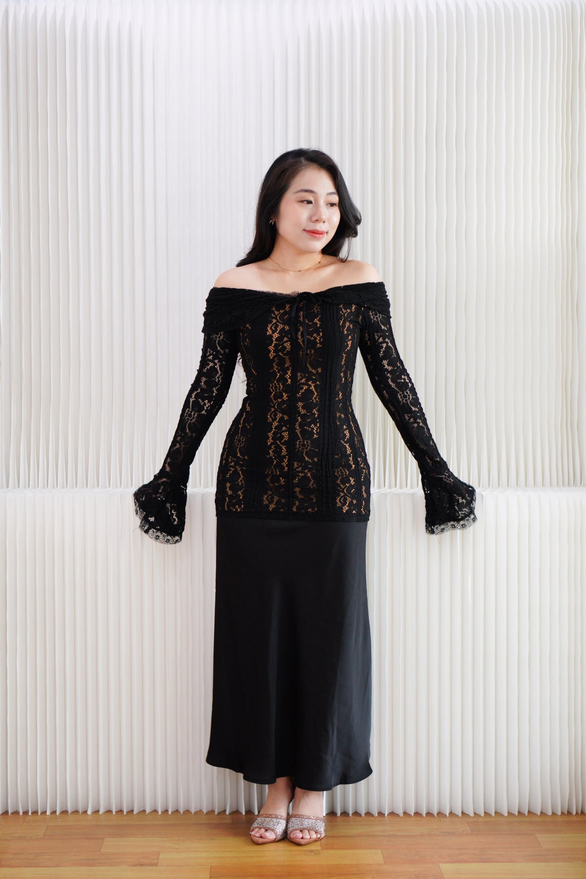 (Premium) Thaleessi Lace Off Shoulder Top in Black