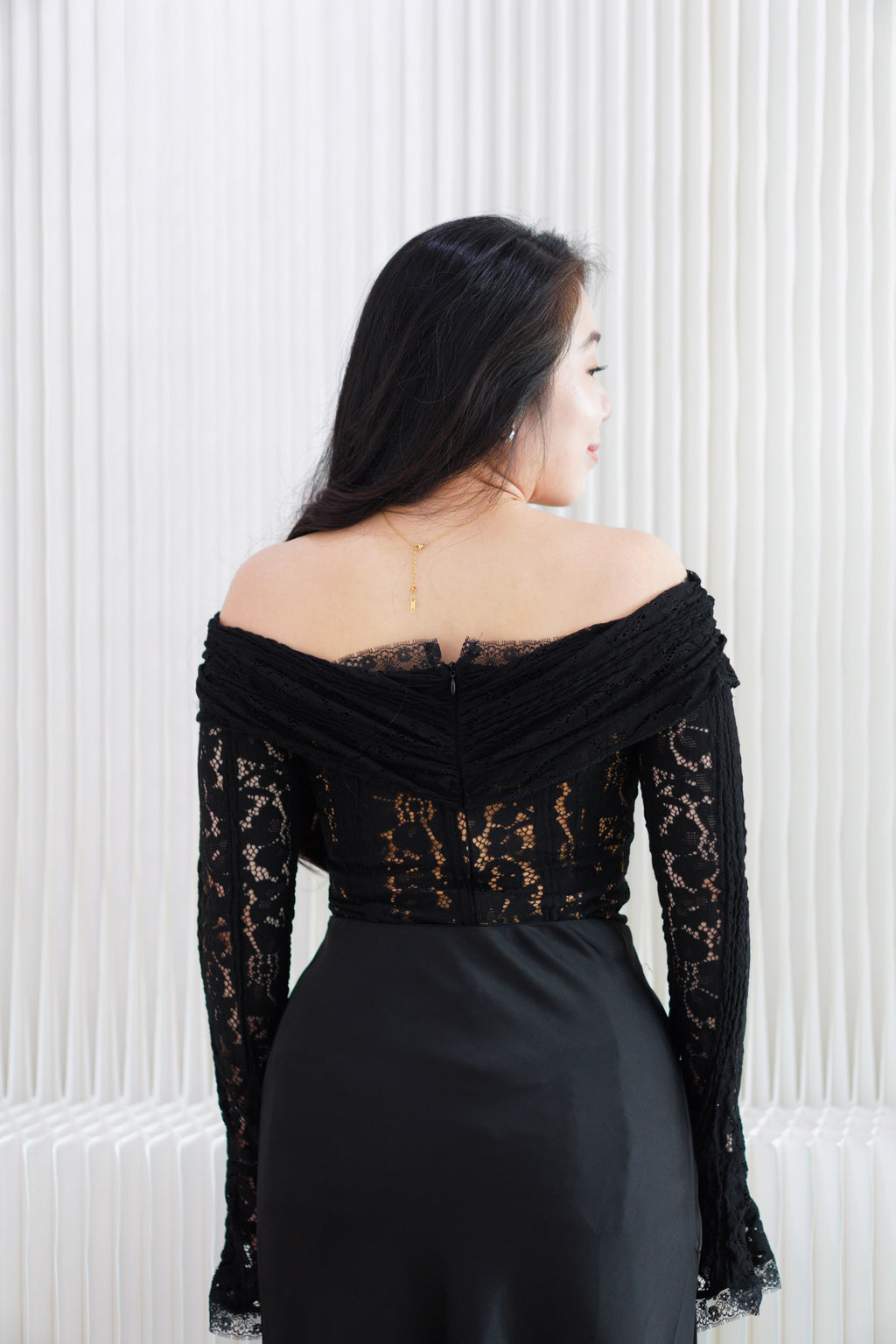 (Premium) Thaleessi Lace Off Shoulder Top in Black