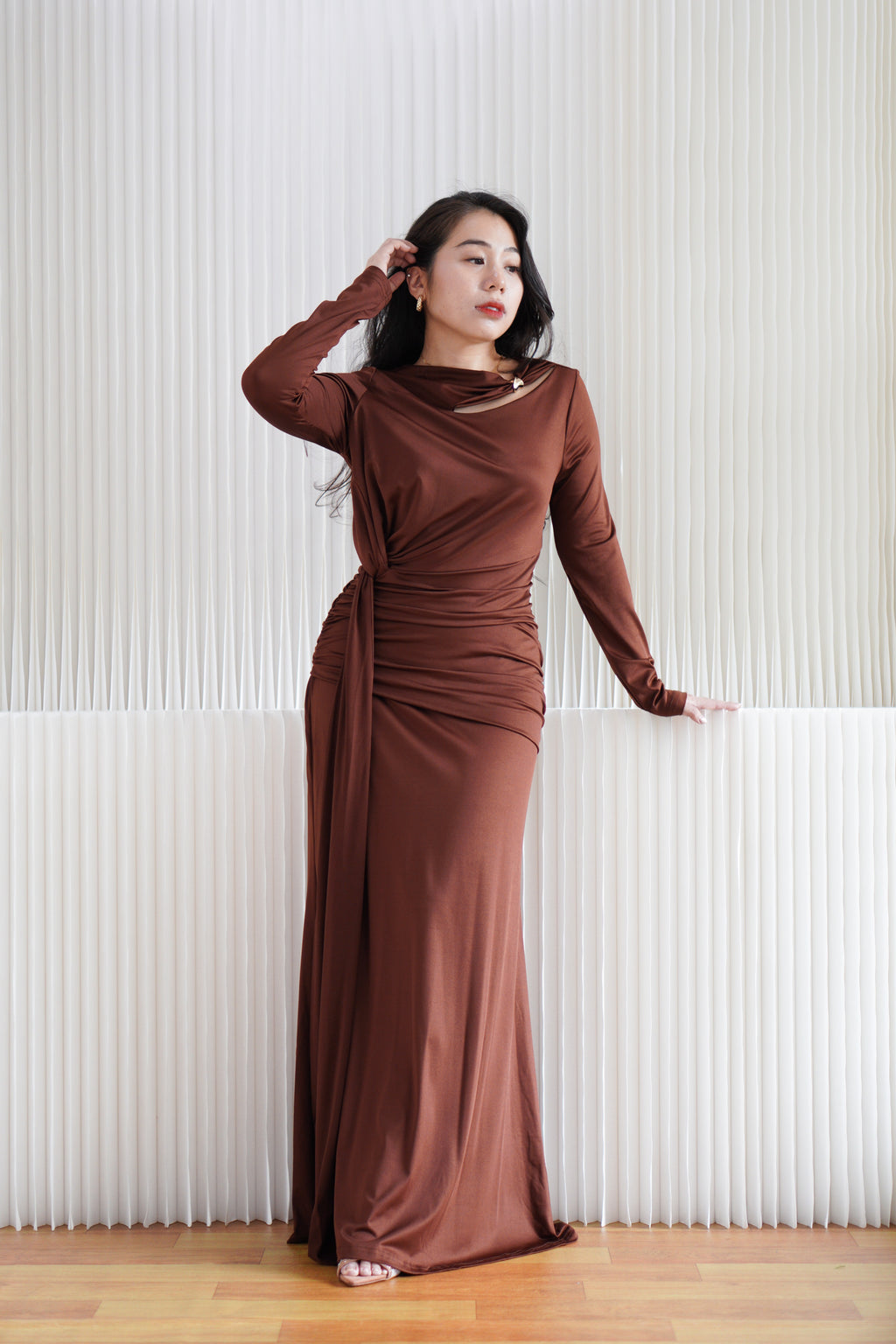 Mihara Long Sleeve Ruched Waist Maxi Dress with Cuff in Brown
