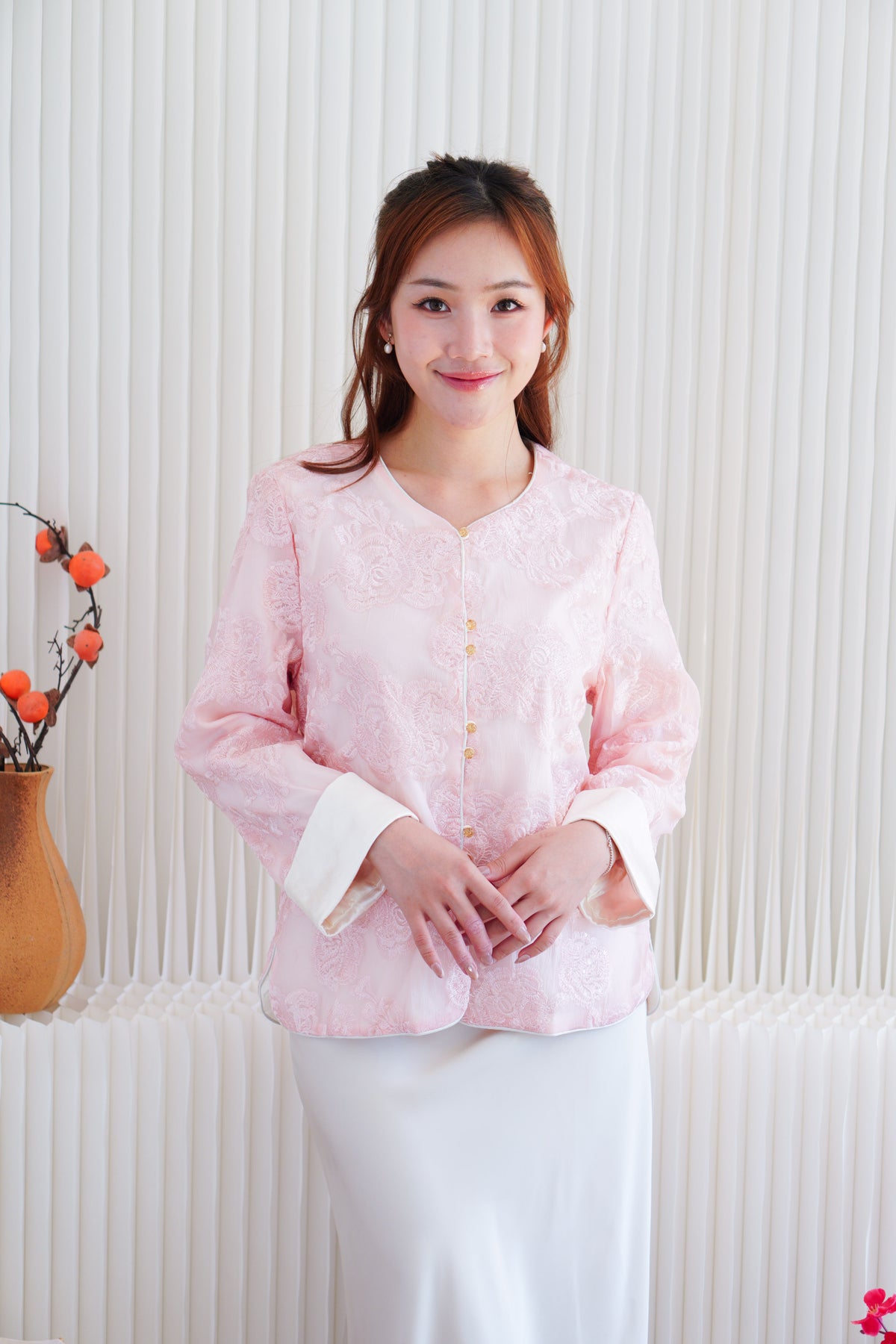 (BACKORDER) Sha Li Long Sleeve Embroided Cheongsam Top in Pink