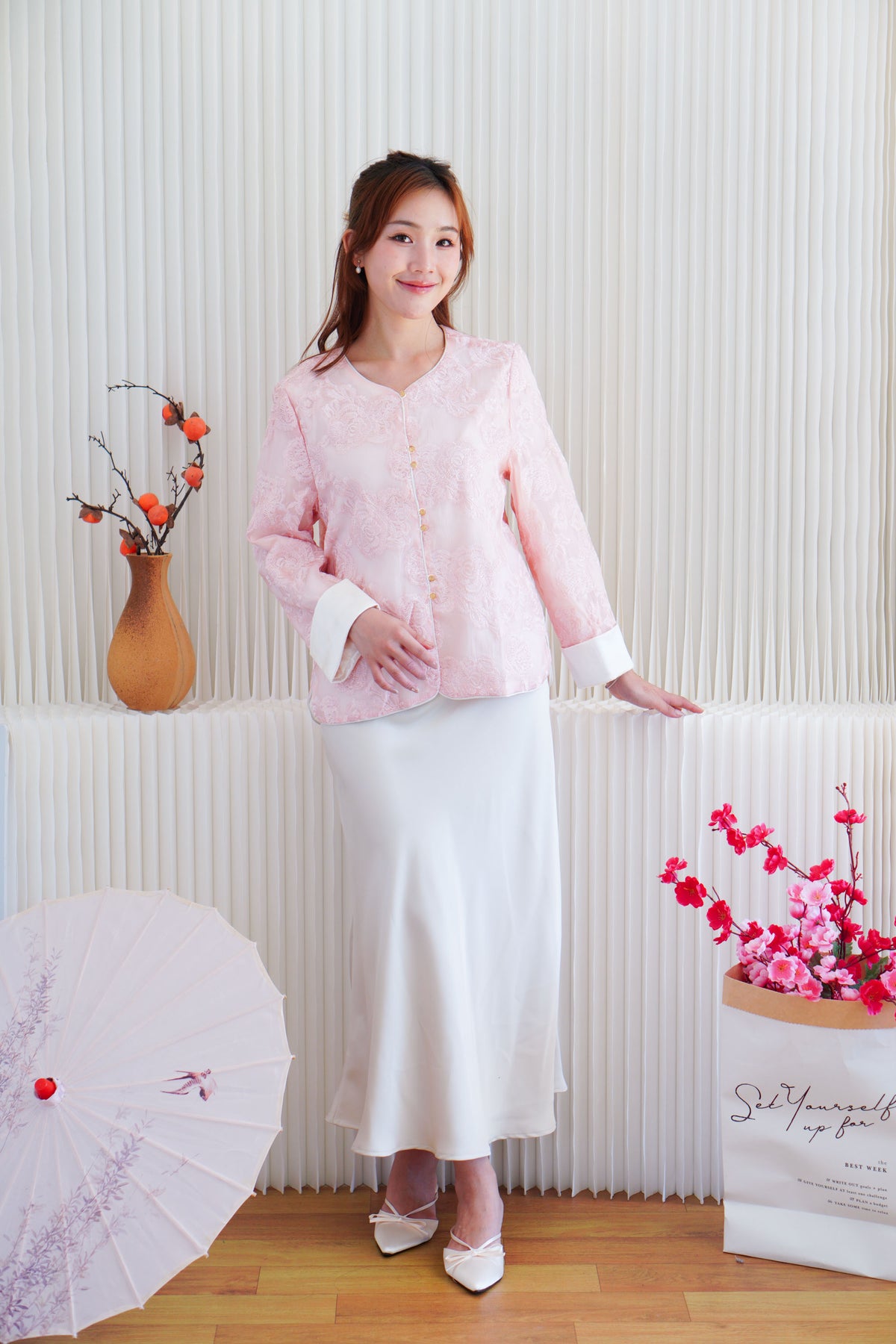 (BACKORDER) Sha Li Long Sleeve Embroided Cheongsam Top in Pink